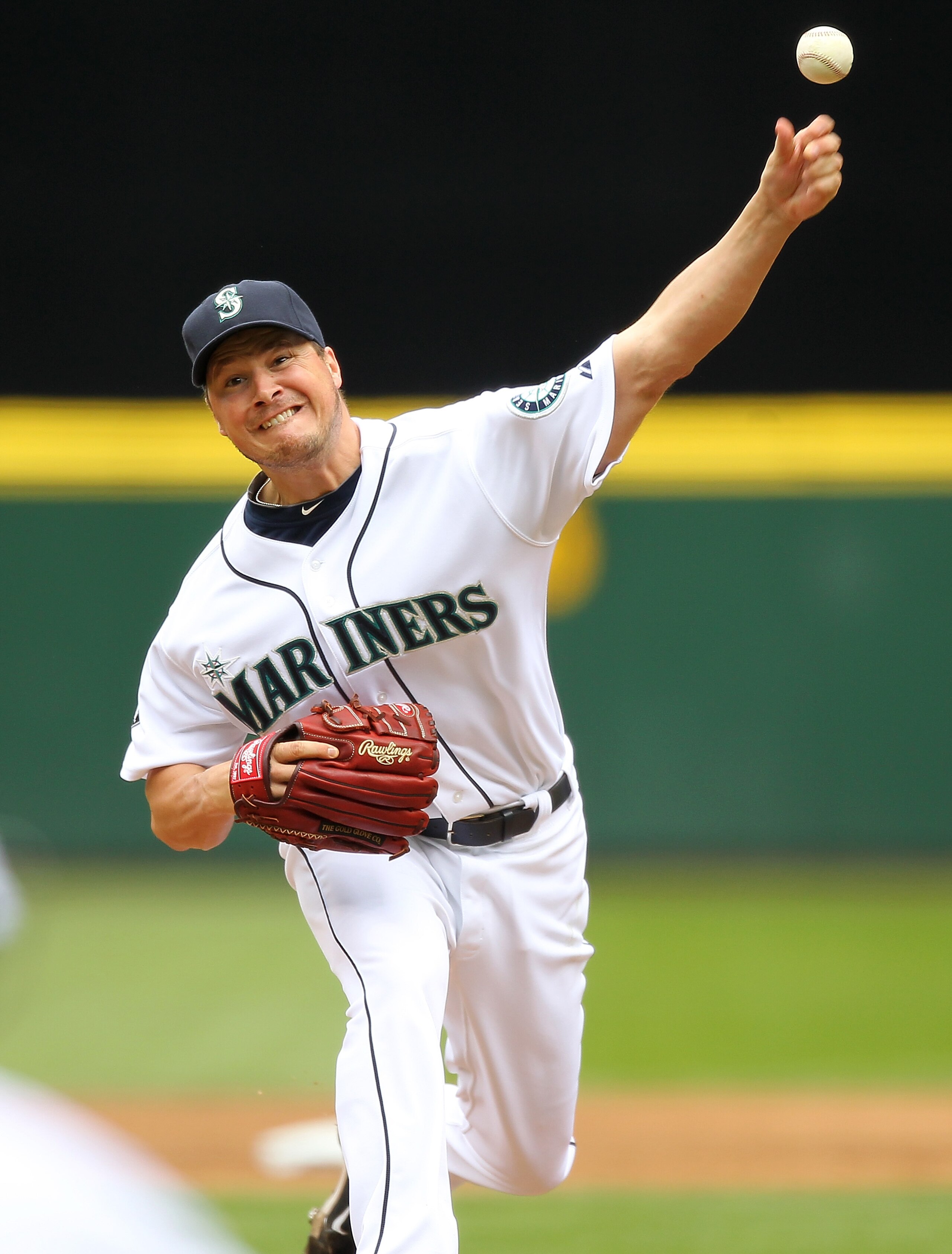 SEATTLE - APRIL 10: Starting pitcher Erik Bedard #45 of the Seattle Mariners pitches against the Cleveland Indians at Safeco Field on April 10, 2011 in Seattle, Washington. (Photo by Otto Greule Jr/Getty Images) SEATTLE - APRIL 10: Starting pitcher Erik Bedard #45 of the Seattle Mariners pitches against the Cleveland Indians at Safeco Field on April 10, 2011 in Seattle, Washington. (Photo by Otto Greule Jr/Getty Images)