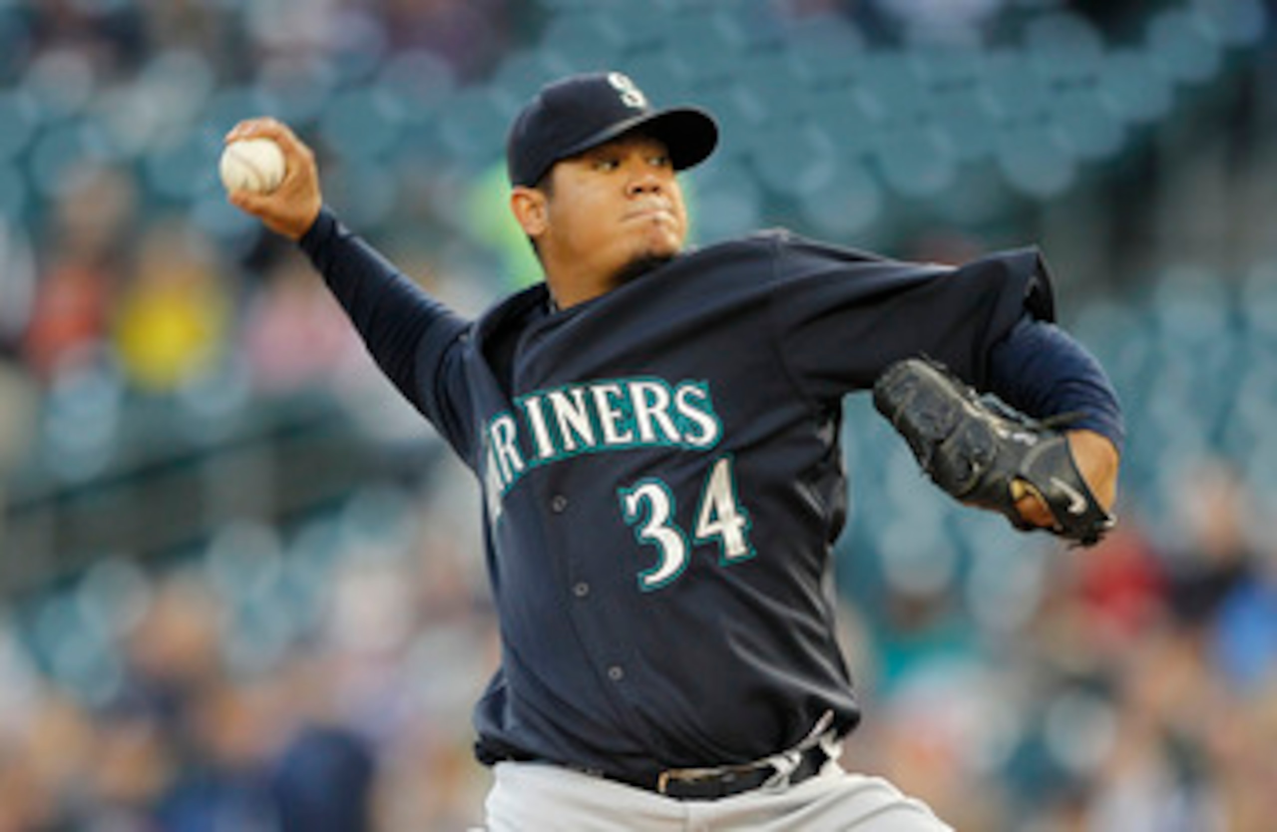 DETROIT - APRIL 26:  Felix Hernandez #34 of the Seattle Mariners pitches in the third inning of the game against the Detroit Tigers at Comerica Park on April 26, 2011 in Detroit, Michigan.  (Photo by Leon Halip/Getty Images)