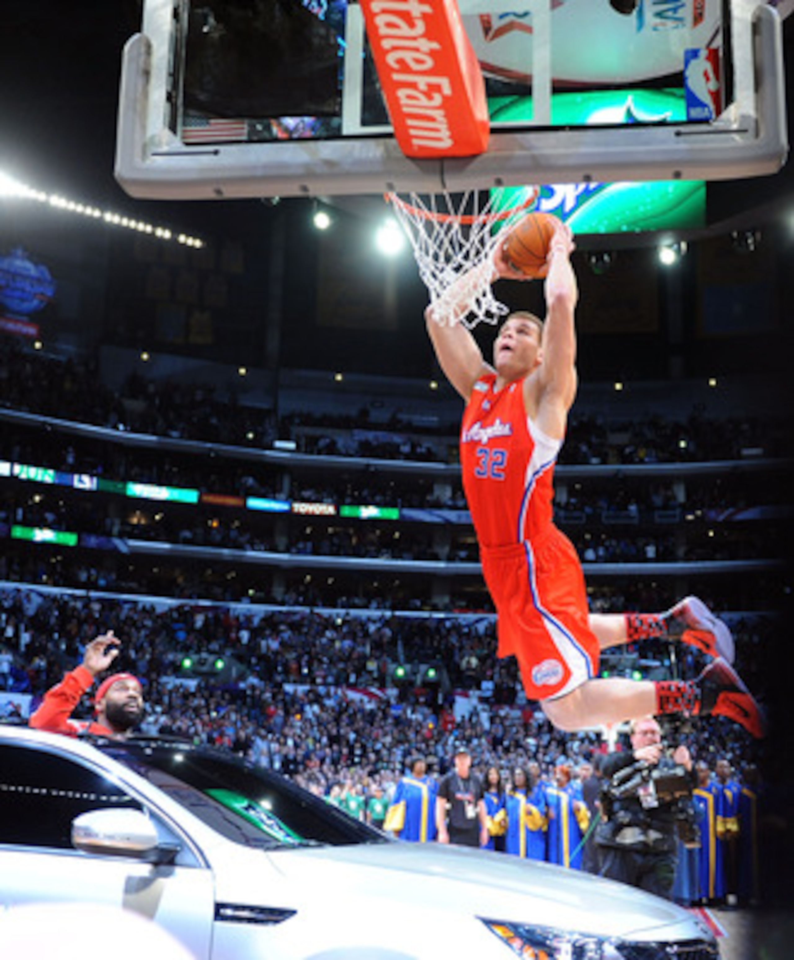 LOS ANGELES, CA - FEBRUARY 19:  Blake Griffin #32 of the Los Angeles Clippers dunks the ball over a car in the final round of the Sprite Slam Dunk Contest apart of NBA All-Star Saturday Night at Staples Center on February 19, 2011 in Los Angeles, Californ