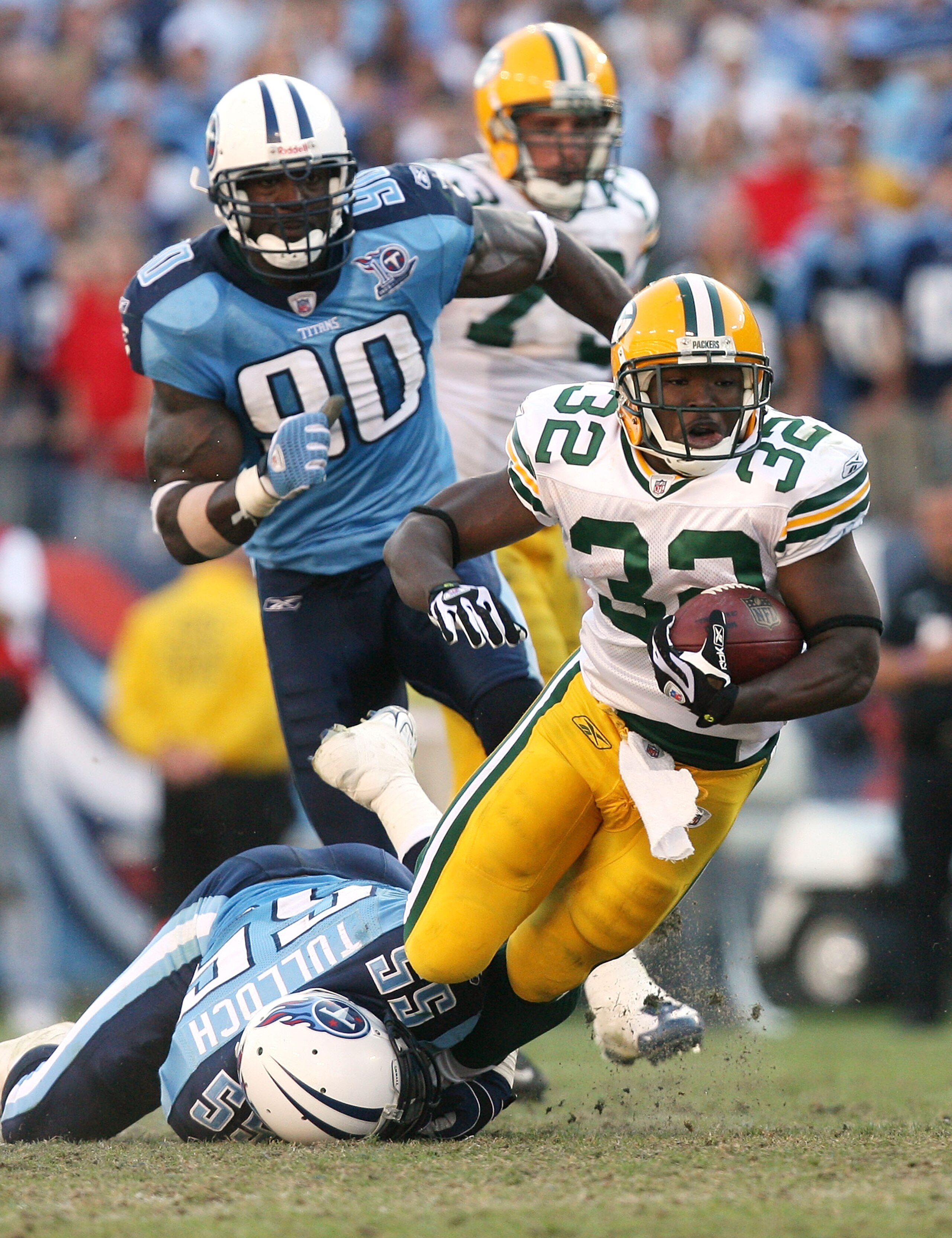 NASHVILLE, TN - NOVEMBER 02:  Running back Brandon Jackson #32 of the Green Bay Packers is brought down by Stephen Tulloch #55 of the Tennessee Titans as teammate Jevon Kearse #90 give chase at LP Field on November 2, 2008 in Nashville, Tennessee. The Tit