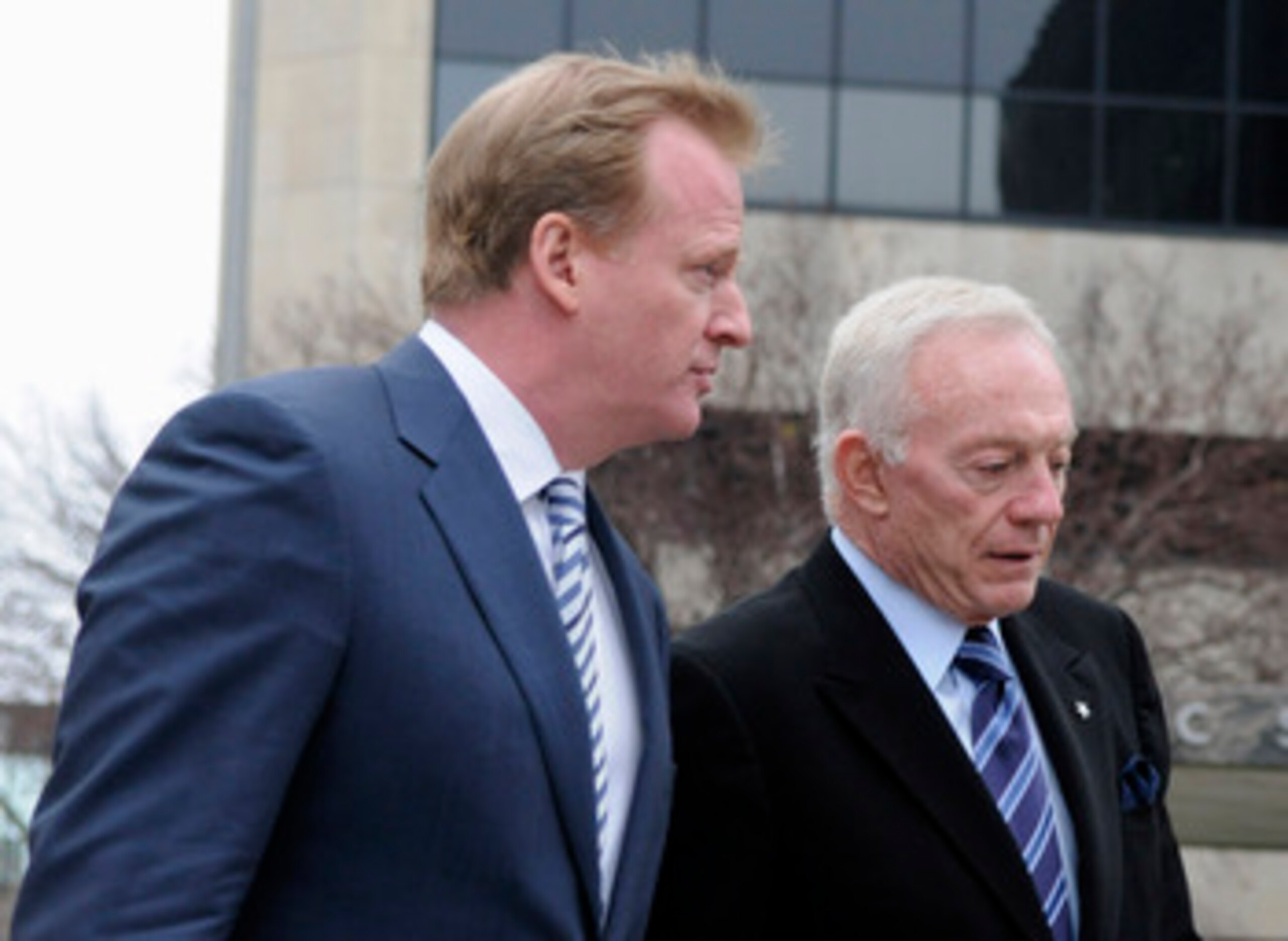 MINNEAPOLIS, MN - APRIL 19: NFL Commissioner Roger Goodell (L) and NFL owner Jerry Jones of the Dallas Cowboys arrive for court-ordered mediation at the U.S. Courthouse on April 19, 2011 in Minneapolis, Minnesota. Mediation was ordered after a hearing on MINNEAPOLIS, MN - APRIL 19: NFL Commissioner Roger Goodell (L) and NFL owner Jerry Jones of the Dallas Cowboys arrive for court-ordered mediation at the U.S. Courthouse on April 19, 2011 in Minneapolis, Minnesota. Mediation was ordered after a hearing on