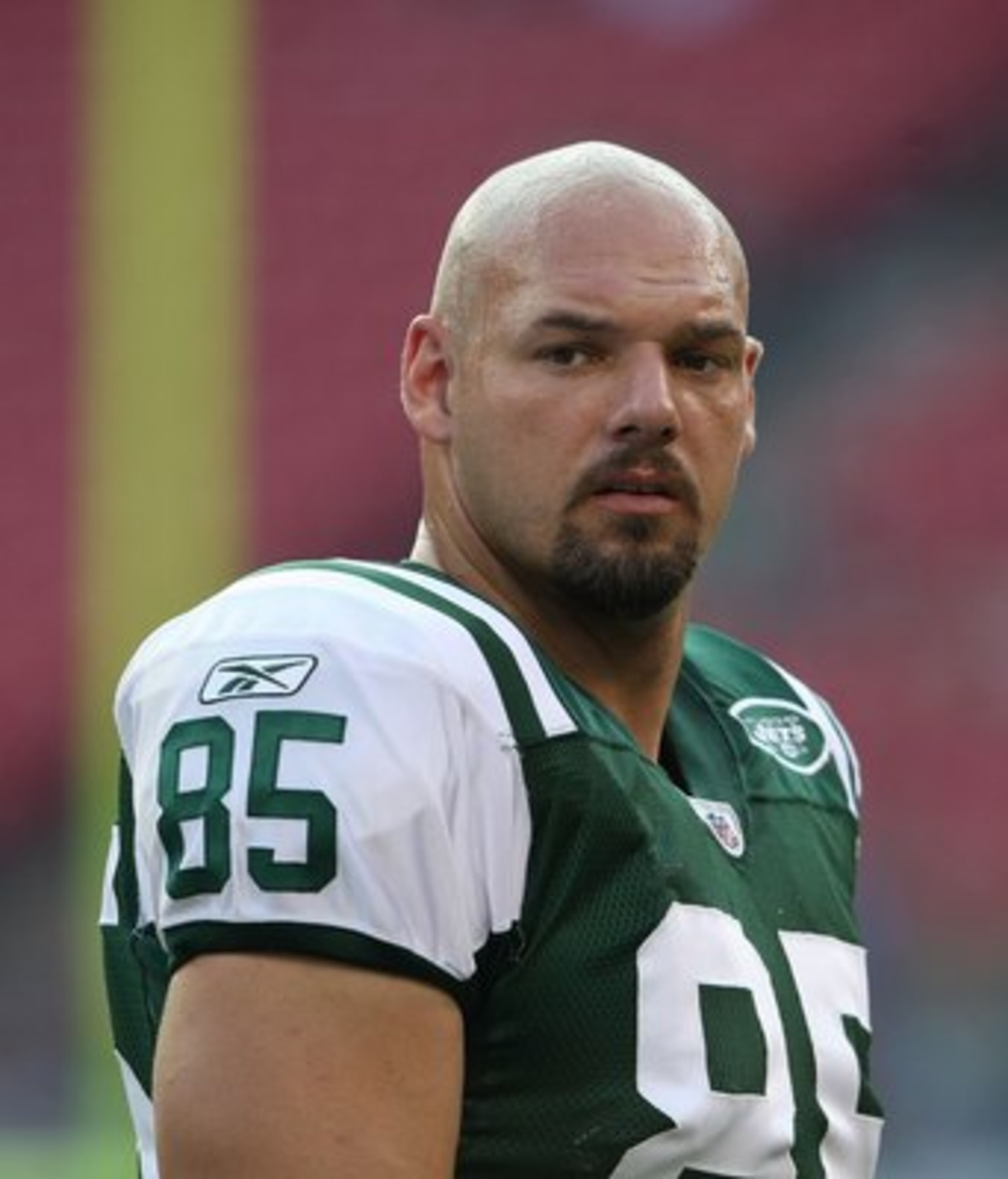 EAST RUTHERFORD, NJ - AUGUST 14: James Dearth #85 of the New York Jets  warms up against the St. Louis Rams during their preseason game at Giants Stadium on August 14, 2009  in East Rutherford, New Jersey.  (Photo by Nick Laham/Getty Images)