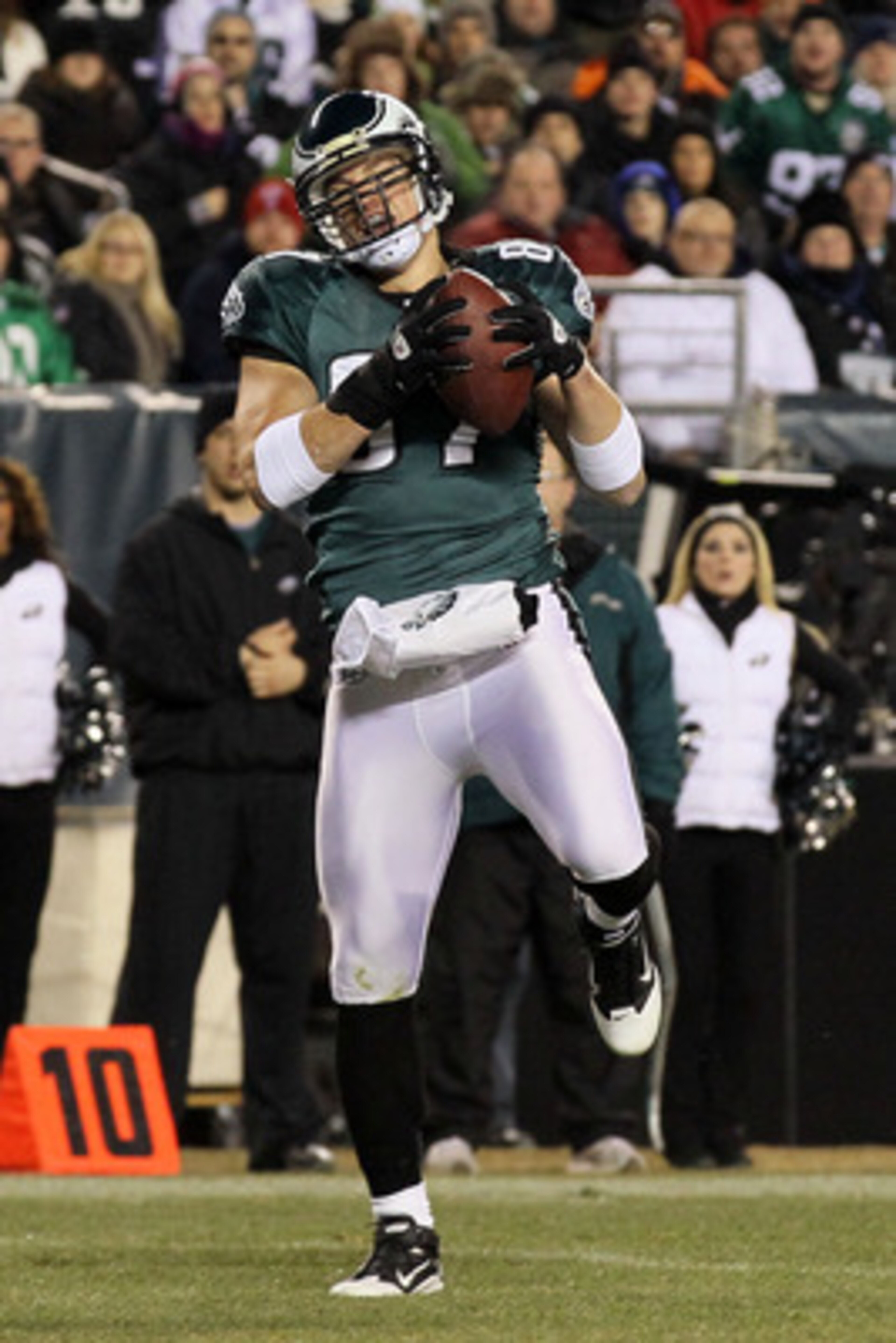 PHILADELPHIA, PA - DECEMBER 28:  Brent Celek #87 of the Philadelphia Eagles in action against the Minnesota Vikings at Lincoln Financial Field on December 28, 2010 in Philadelphia, Pennsylvania.  (Photo by Jim McIsaac/Getty Images)