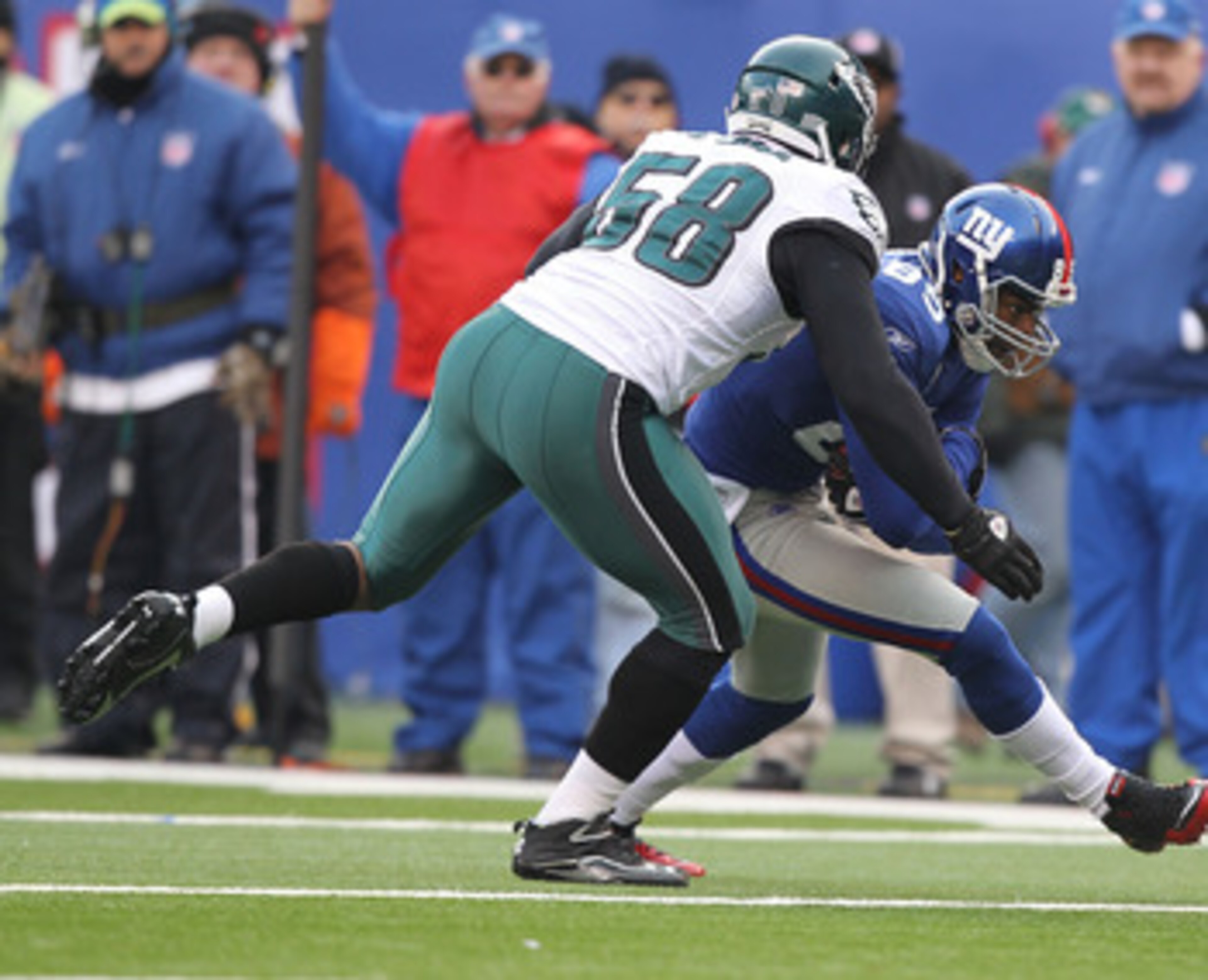 EAST RUTHERFORD, NJ - DECEMBER 19:  Derek Hagan #85 of the New York Giants runs against Trent Cole #58 of the Philadelphia Eagles during their game on December 19, 2010 at The New Meadowlands Stadium in East Rutherford, New Jersey.  (Photo by Al Bello/Get