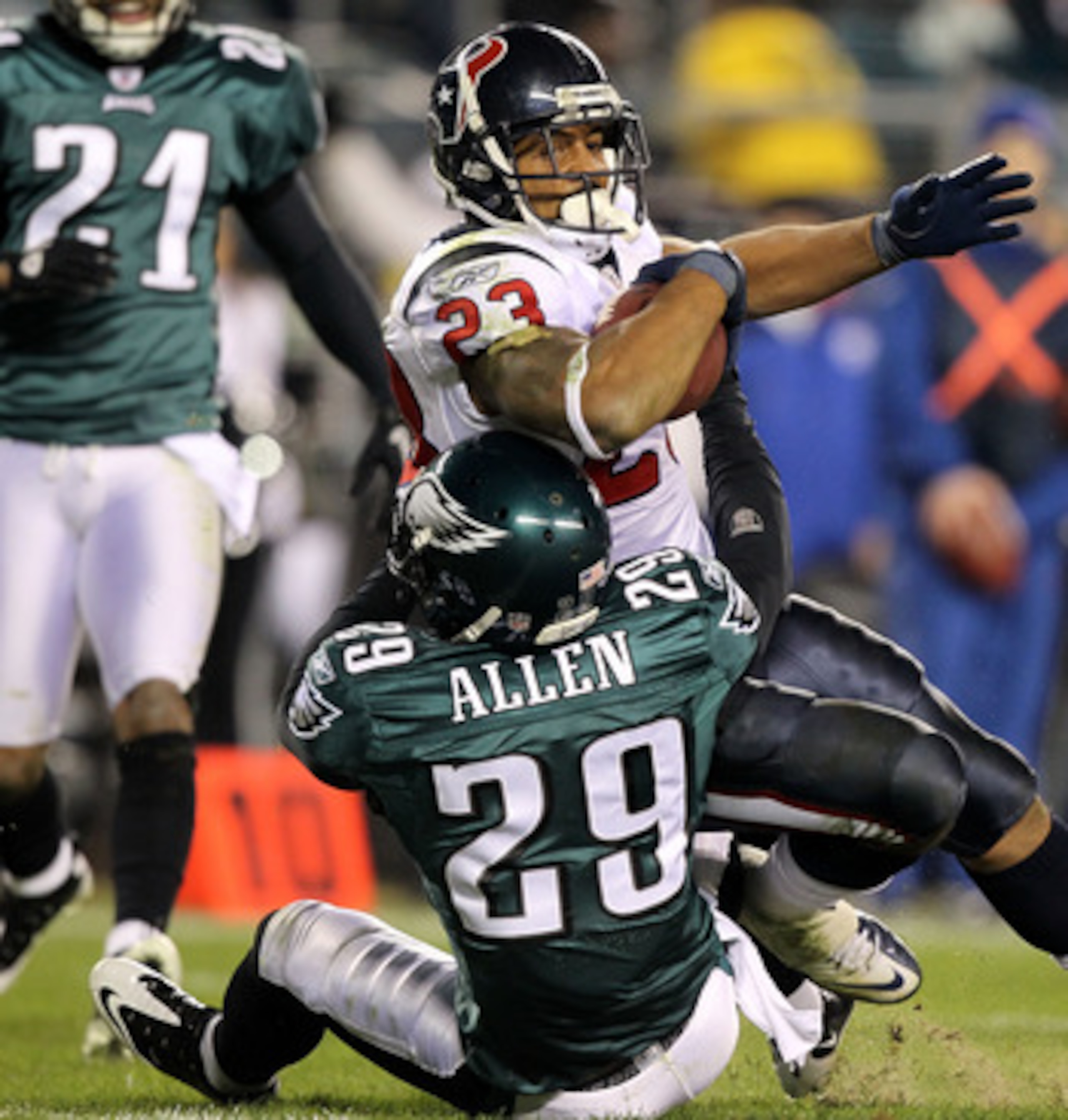 PHILADELPHIA, PA - DECEMBER 02:  Arian Foster #23 of the Houston Texans scores on a 14-yard touchdown reception in the third quarter against Nate Allen #29 of the Philadelphia Eagles at Lincoln Financial Field on December 2, 2010 in Philadelphia, Pennsylv