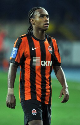 KHARKIV, UKRAINE - SEPTEMBER 25:  Willian of Shakhtar Donetsk in action during the Russian Premier League match between Metalist Kharkiv and Shakhtar Donetsk at the Metalist Stadium  on September 25, 2010 in Kharkiv, Ukraine.   (Photo by EuroFootball/Gett