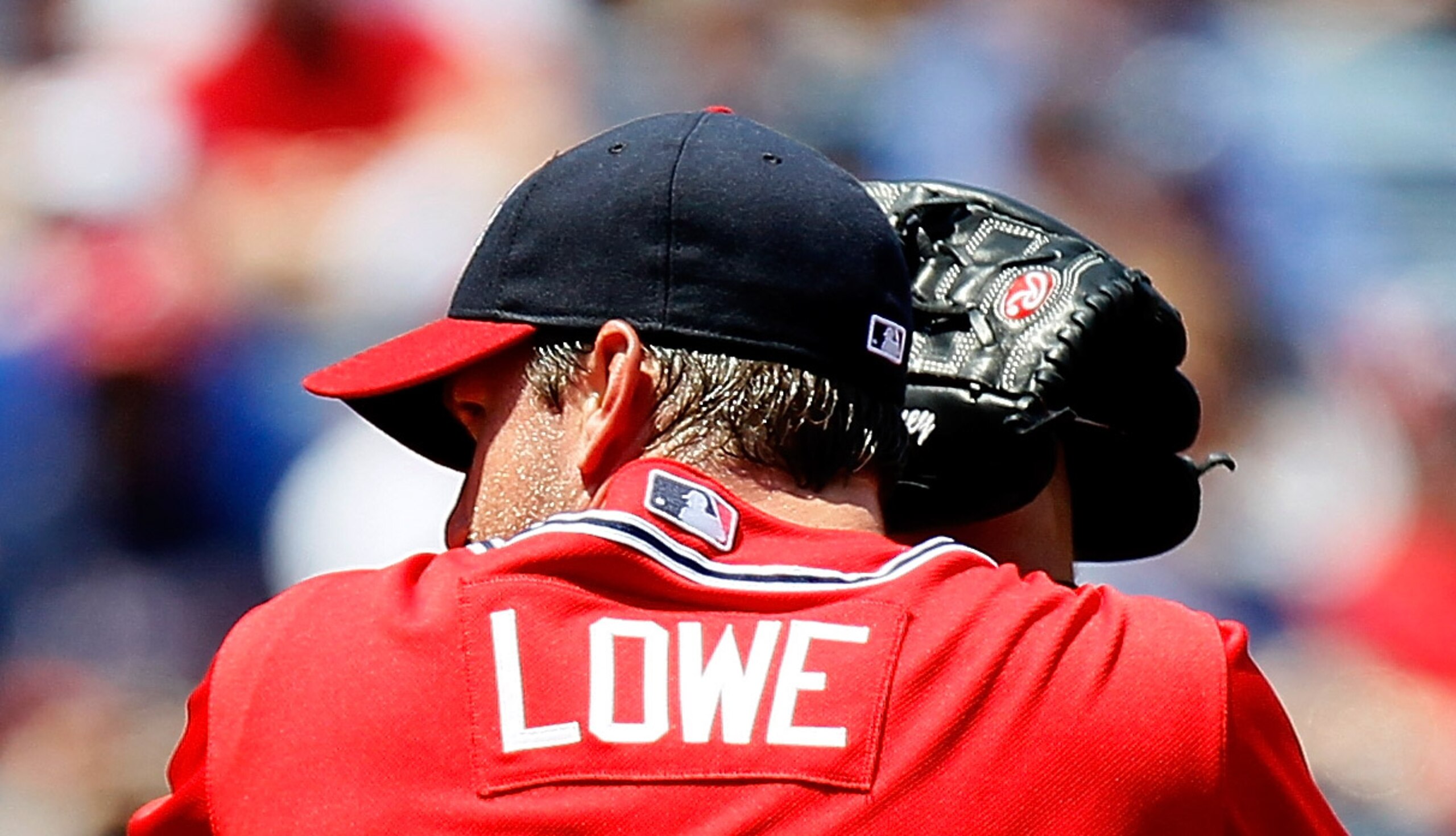 ATLANTA, GA - MAY 01:  Derek Lowe #32 of the Atlanta Braves pitches to the St. Louis Cardinals at Turner Field on May 1, 2011 in Atlanta, Georgia.  (Photo by Kevin C. Cox/Getty Images)