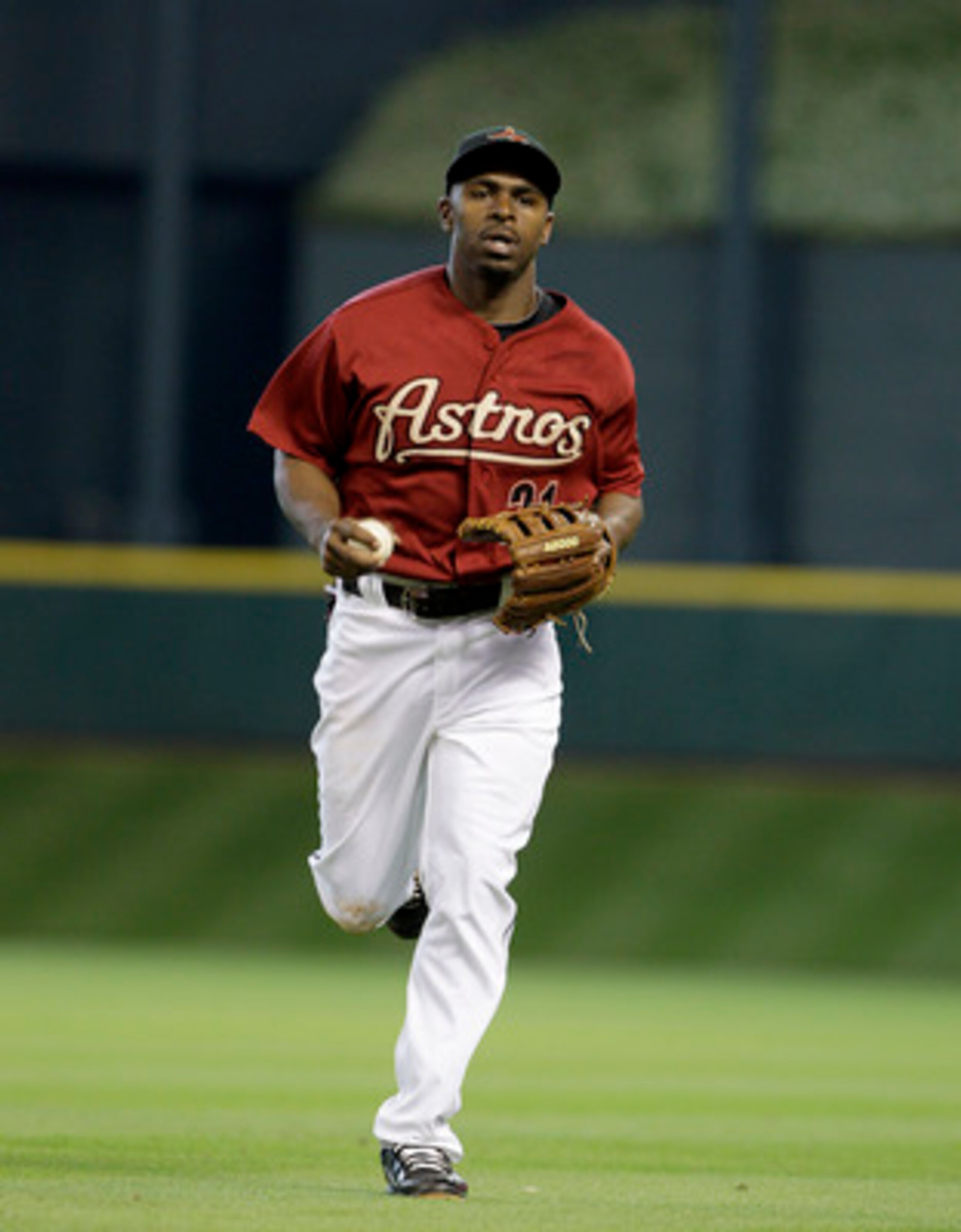HOUSTON,TX- APRIL 10 :  Michael Bourn #21 of the Houston Astros runs in from the outfield while playing against the Florida Marlins in a MLB  baseball game on April 10, 2011 at Minute Maid Park in Houston, Texas. (Photo by Thomas B. Shea / Getty Images)