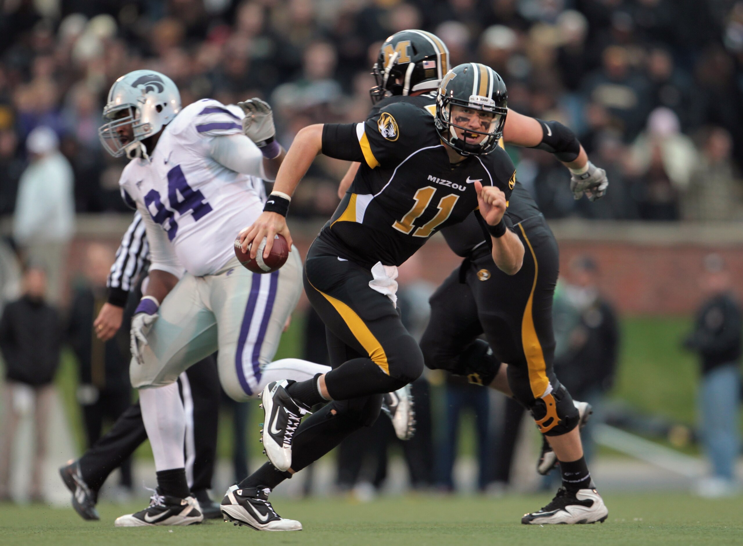 COLUMBIA, MO - NOVEMBER 13:  Quarterback Blaine Gabbert #11 of the Missouri Tigers carries the ball during the game against the Kansas State Wildcats on November 13, 2010 at Faurot Field/Memorial Stadium in Columbia, Missouri.  (Photo by Jamie Squire/Gett