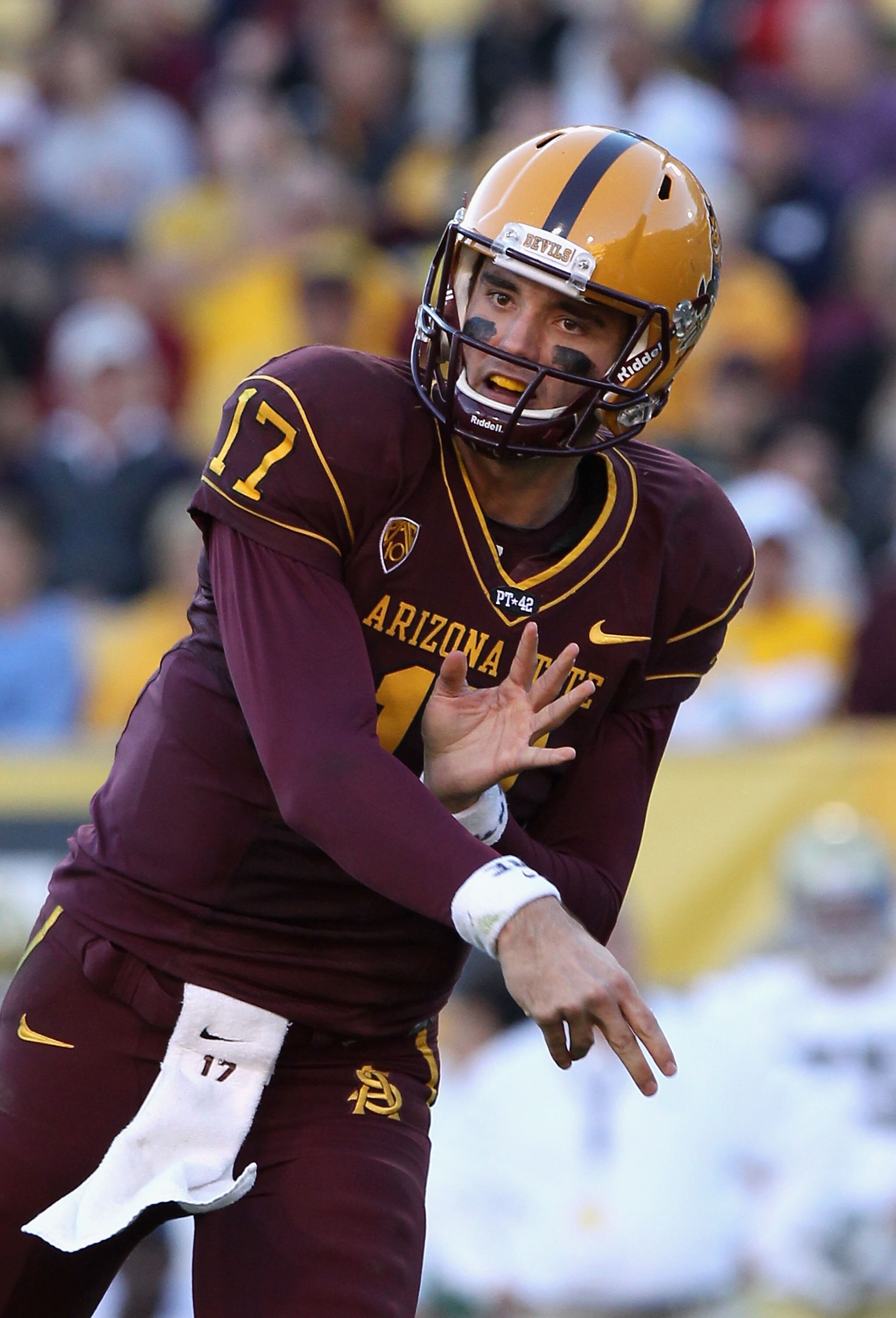 TEMPE, AZ - NOVEMBER 26:  Quarterback Brock Osweiler #17 of the Arizona State Sun Devils throws a pass against the UCLA Bruins during the college football game at Sun Devil Stadium on November 26, 2010 in Tempe, Arizona.  The Sun Devils defeated the Bruin