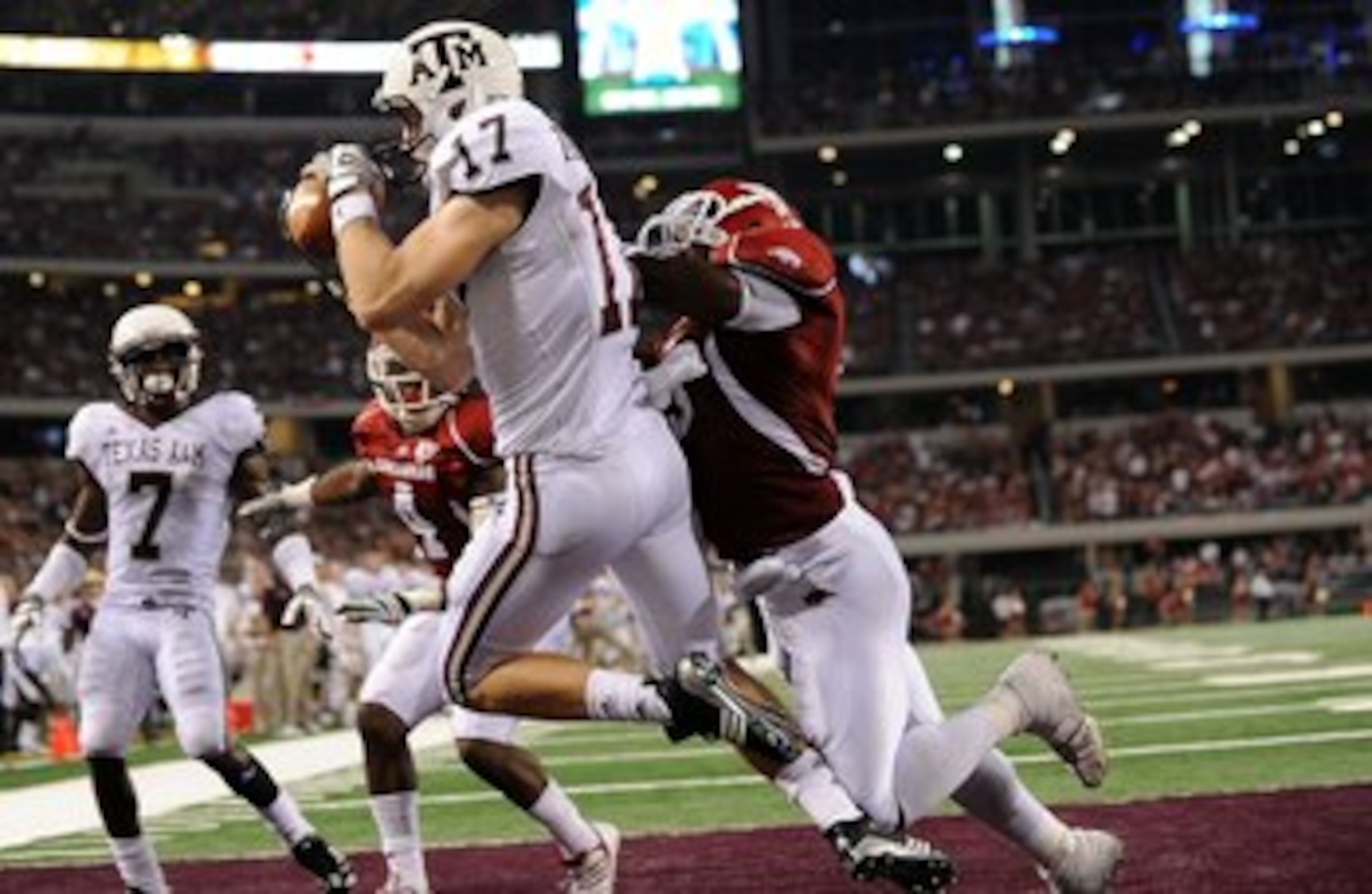 ARLINGTON, TX - OCTOBER 03:  Wide receiver Ryan Tannehill #17 of the Texas A&M Aggies against the Arkansas Razorbacks at Cowboys Stadium on October 3, 2009 in Arlington, Texas.  (Photo by Ronald Martinez/Getty Images)