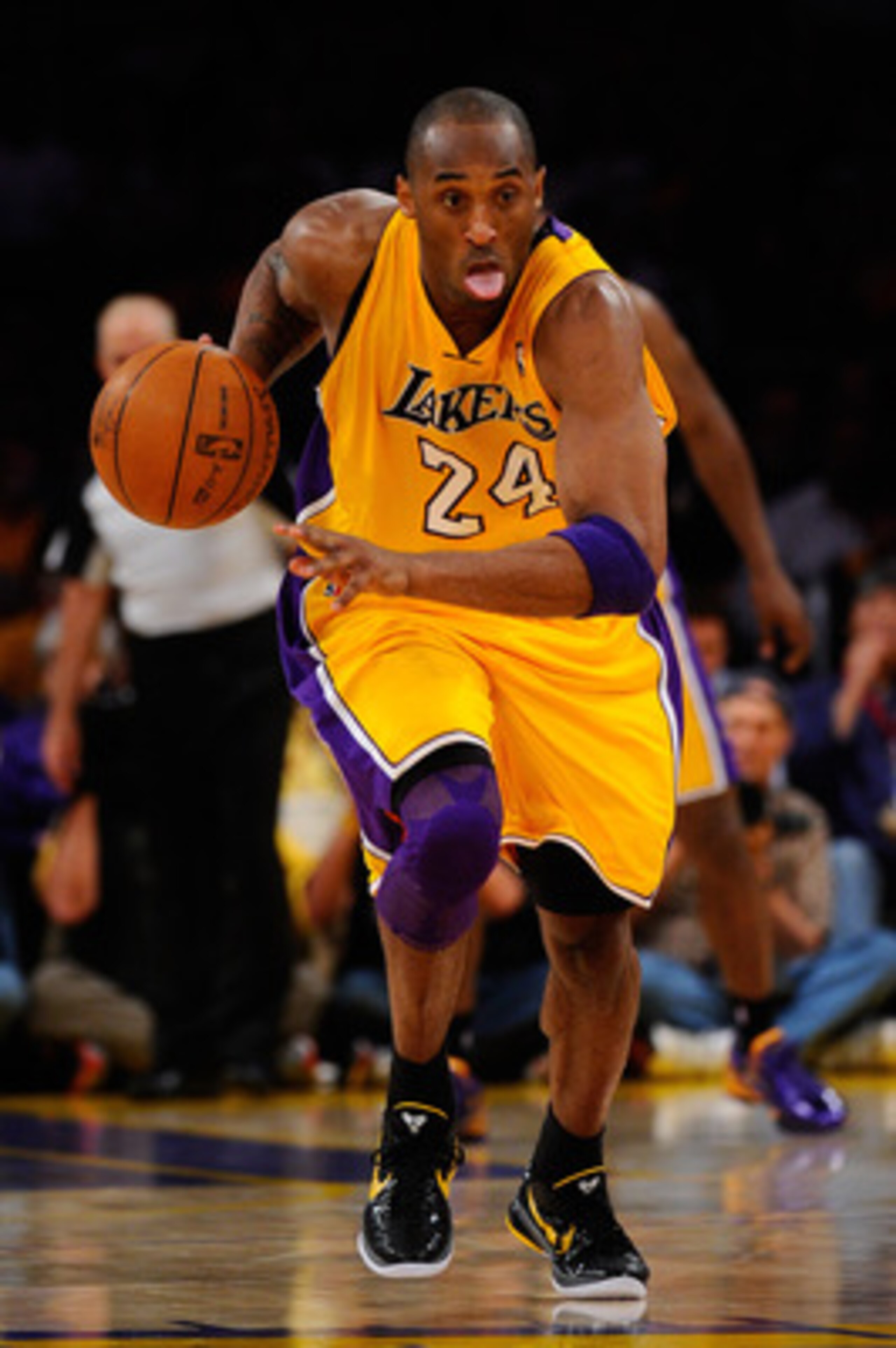 LOS ANGELES, CA - MAY 04:  Kobe Bryant #24 of the Los Angeles Lakers moves the ball against the Dallas Mavericks in Game Two of the Western Conference Semifinals in the 2011 NBA Playoffs at Staples Center on May 4, 2011 in Los Angeles, California. NOTE TO