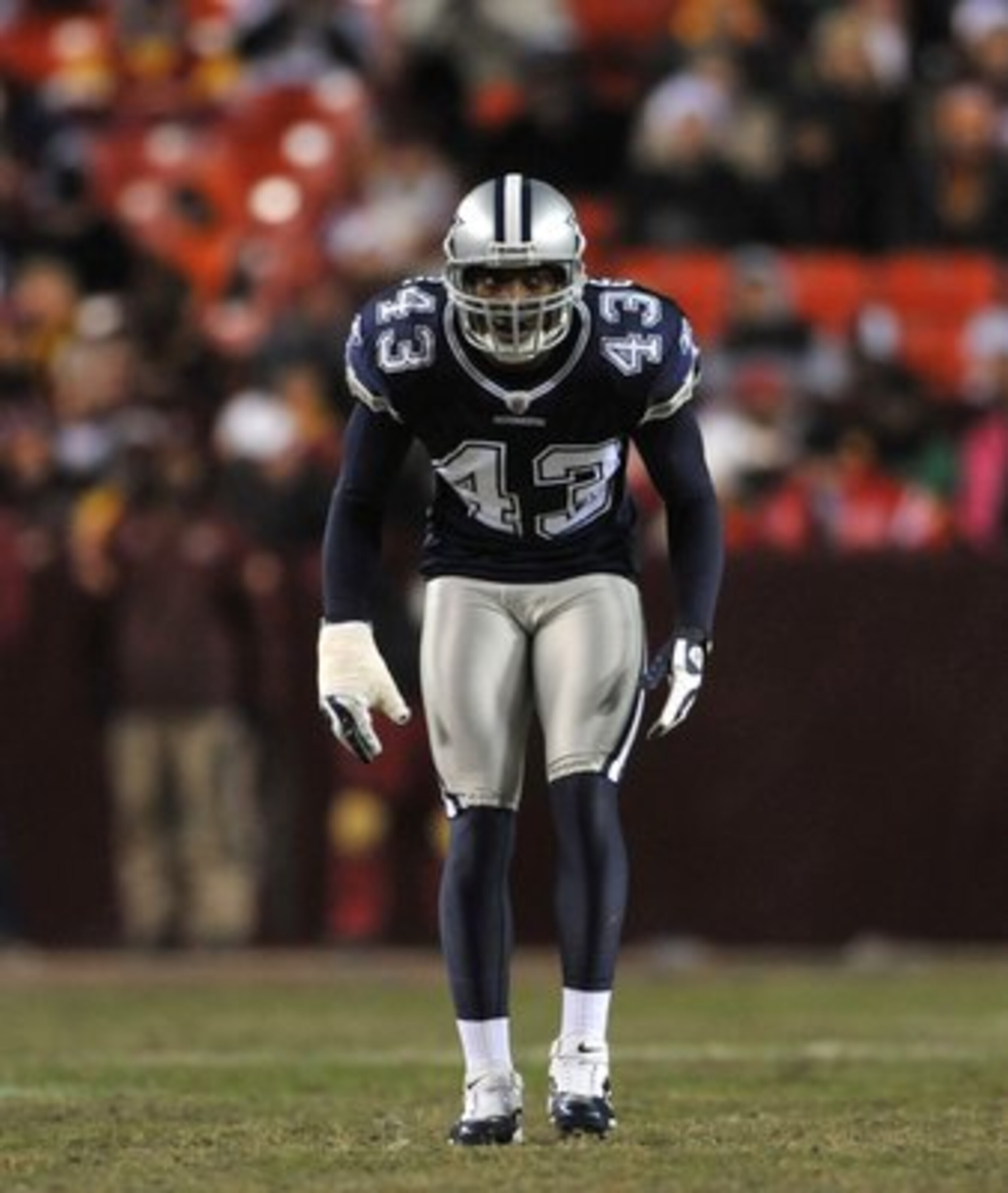 LANDOVER, MD - DECEMBER 27:  Gerald Sensabaugh #43 of the Dallas Cowboys defends against the Washington Redskins at FedExField on December 27, 2009 in Landover, Maryland. The Cowboys defeated the Redskins 17-0. (Photo by Larry French/Getty Images)