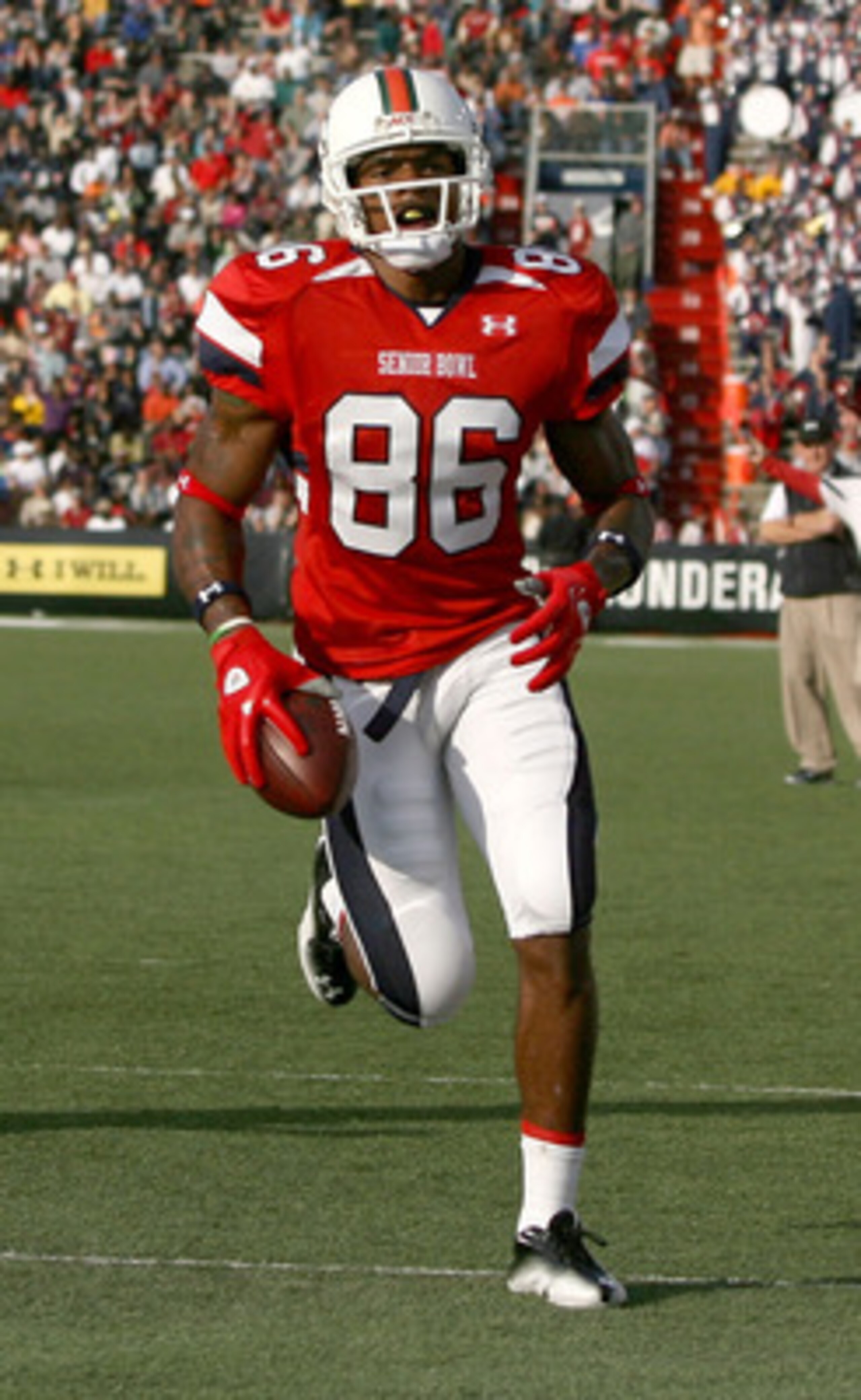 MOBILE, AL - JANUARY 29: Wide receiver Leonard Hankerson #86 South Team scores a touchdwon against the North Team during the second quarter of the Under Armour Senior Bowl on January 29, 2011 at Ladd-Pebbles Stadium in Mobile, Alabama.  (Photo by Sean Gar