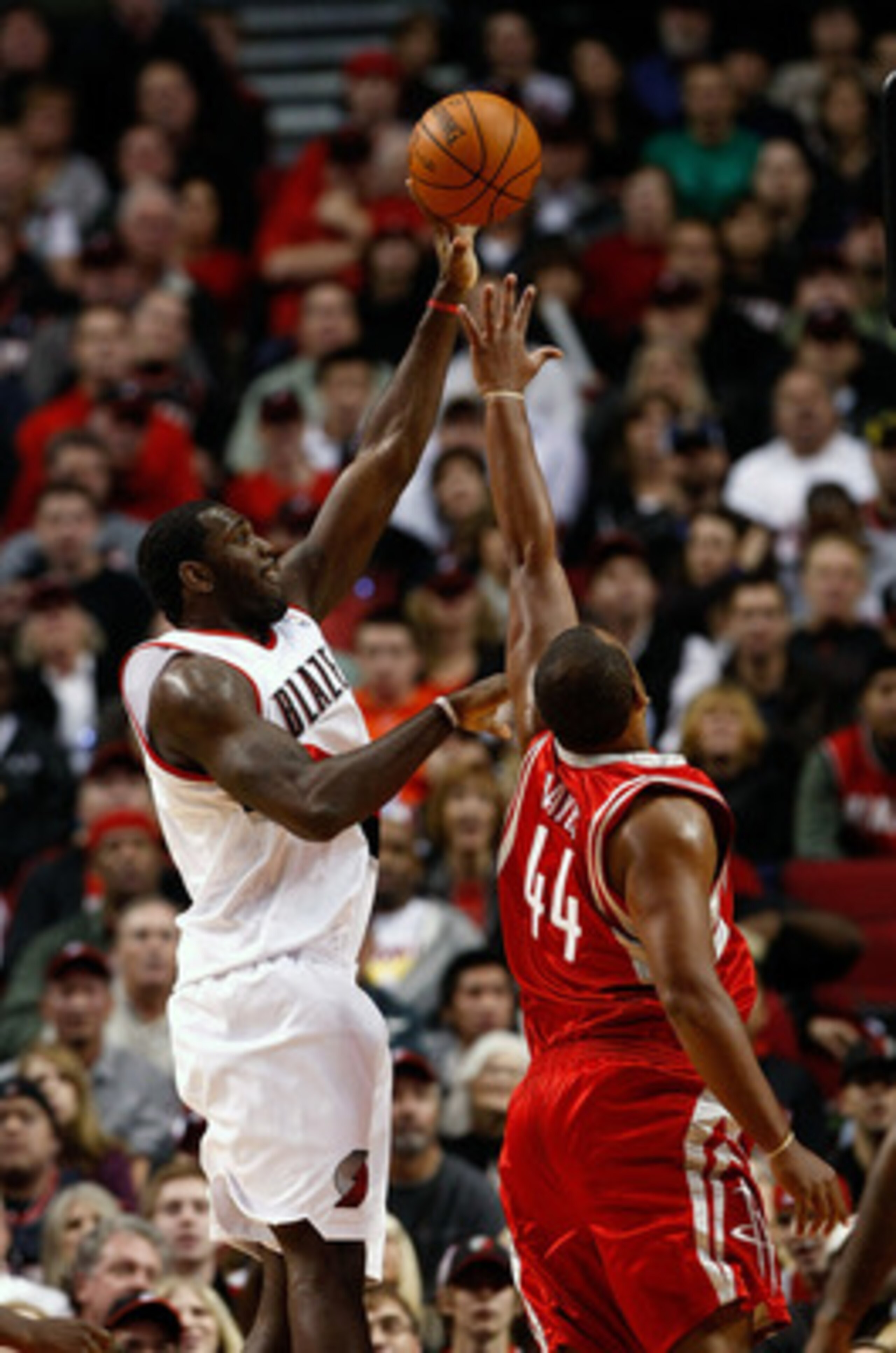 PORTLAND, OR - OCTOBER 27:  Greg Oden #52 of the Portland Trail Blazers shoots over Chuck Hayes #44 of the Houston Rockets during the season opener on October 27, 2009 at the Rose Garden in Portland, Oregon. NOTE TO USER: User expressly acknowledges and a