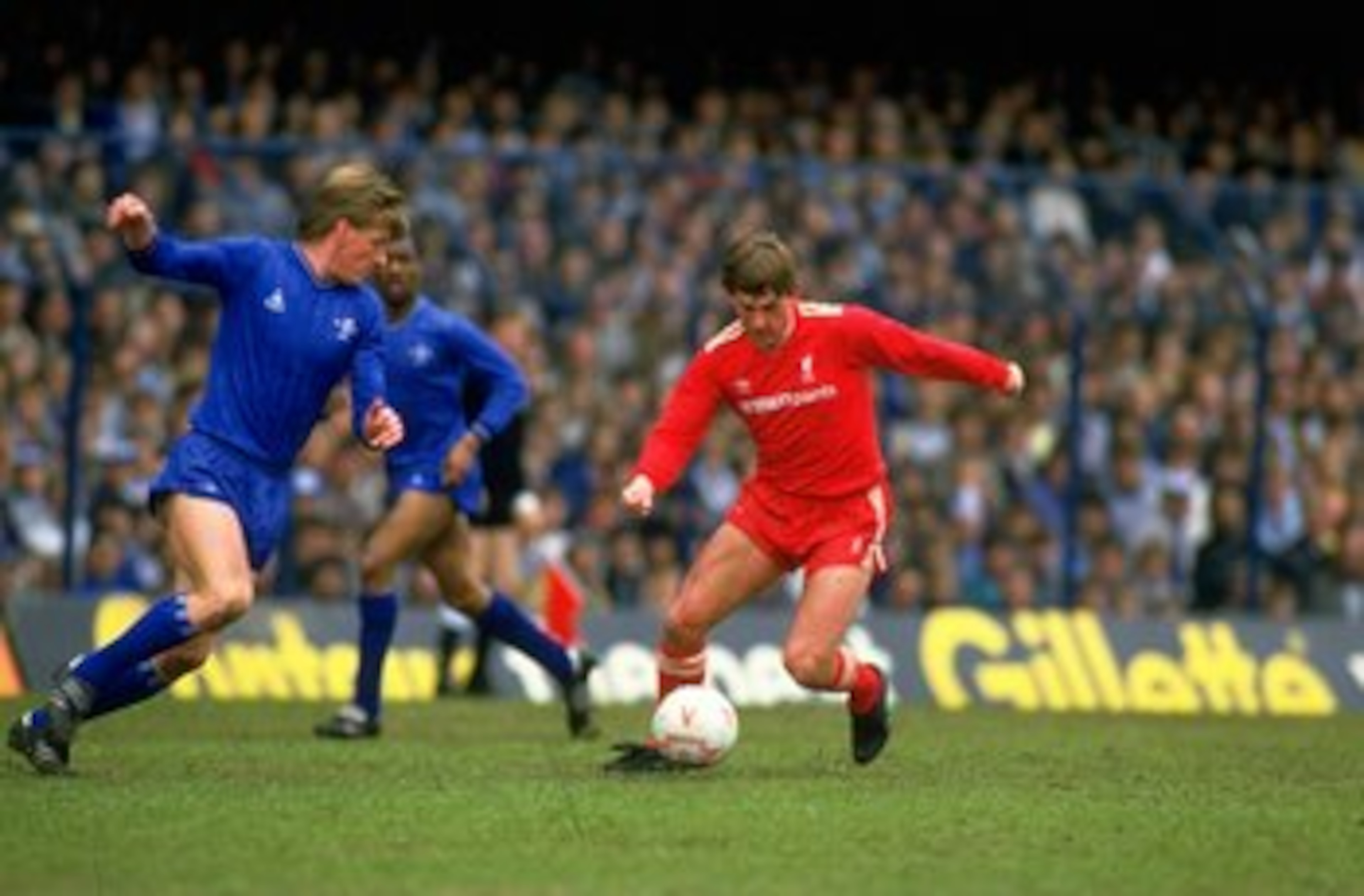 Undated:  Kenny Dalglish (right) of Liverpool takes on Nigel Spackman of Chelsea during a match at Stamford Bridge in London. Liverpool won the match 1-0. \ Mandatory Credit: David  Cannon/Allsport