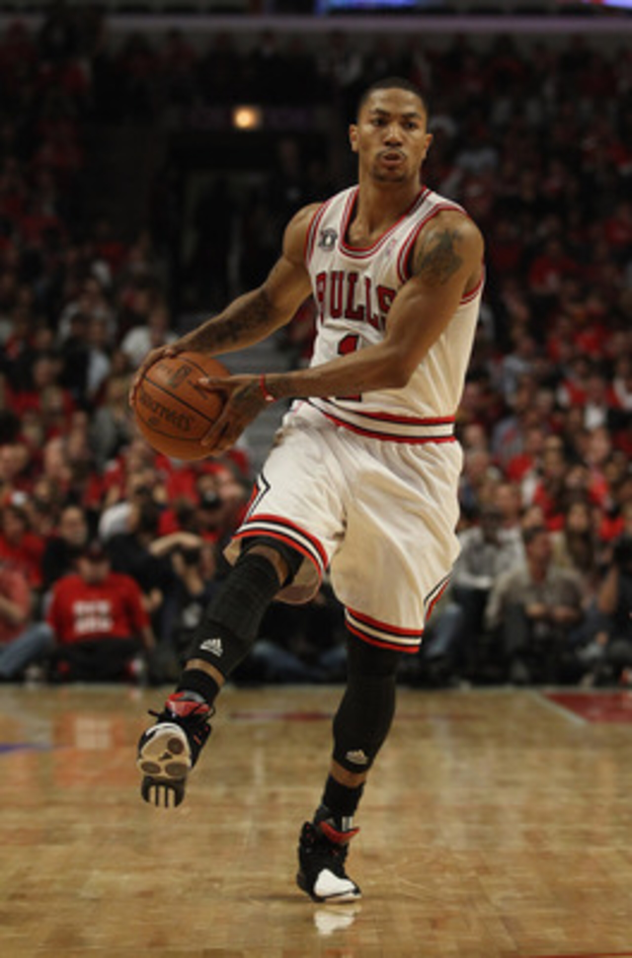 CHICAGO, IL - MAY 04: Derrick Rose #1 of the Chicago Bulls looks to pass against the Atlanta Hawks in Game Two of the Eastern Conference Semifinals in the 2011 NBA Playoffs at the United Center on May 4, 2011 in Chicago, Illinois. The Bulls defeated the H