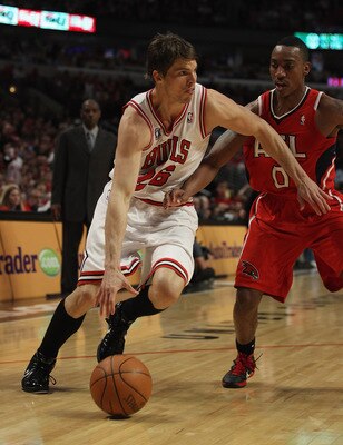 CHICAGO, IL - MAY 04: Kyle Korver #26 of the Chicago Bulls moves against Jeff Teague #0 of the Atlanta Hawks in Game Two of the Eastern Conference Semifinals in the 2011 NBA Playoffs at the United Center on May 4, 2011 in Chicago, Illinois. The Bulls defe