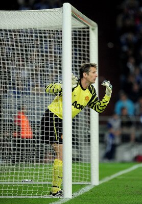GELSENKIRCHEN, GERMANY - APRIL 26:   Edwin van der Sar of Manchester United gestures during the UEFA Champions League Semi Final first leg match between FC Schalke 04 and Manchester United at Veltins Arena on April 26, 2011 in Gelsenkirchen, Germany.  (Ph