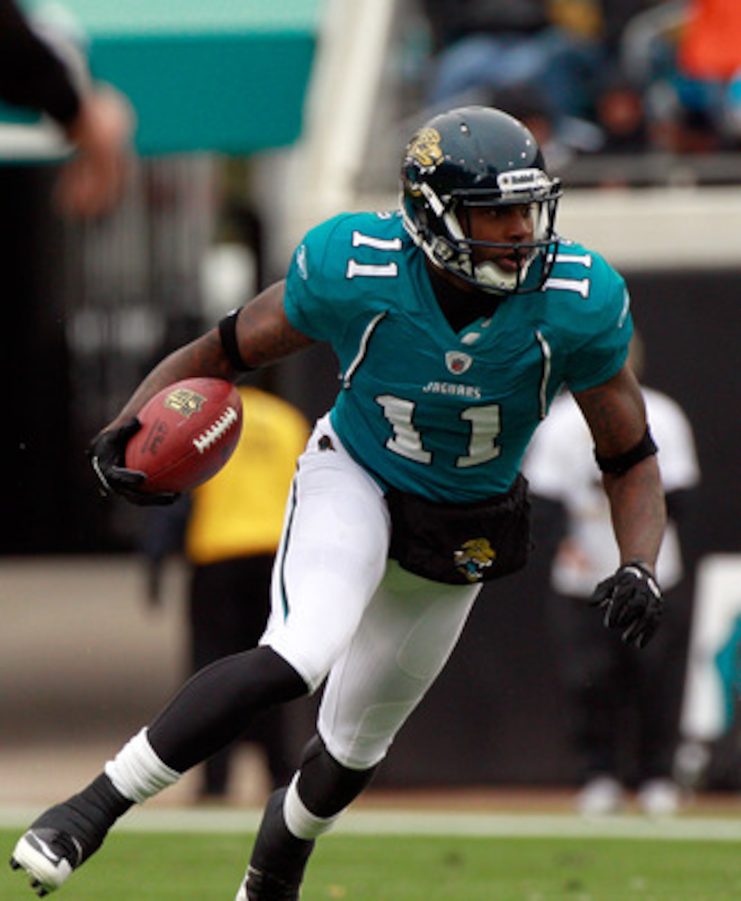 JACKSONVILLE, FL - DECEMBER 26: Mike Sims-Walker #11 of the Jacksonville Jaguars runs for yardage during the game against the Washington Redskins at EverBank Field on December 26, 2010 in Jacksonville, Florida. (Photo by Sam Greenwood/Getty Images) JACKSONVILLE, FL - DECEMBER 26: Mike Sims-Walker #11 of the Jacksonville Jaguars runs for yardage during the game against the Washington Redskins at EverBank Field on December 26, 2010 in Jacksonville, Florida. (Photo by Sam Greenwood/Getty Images)