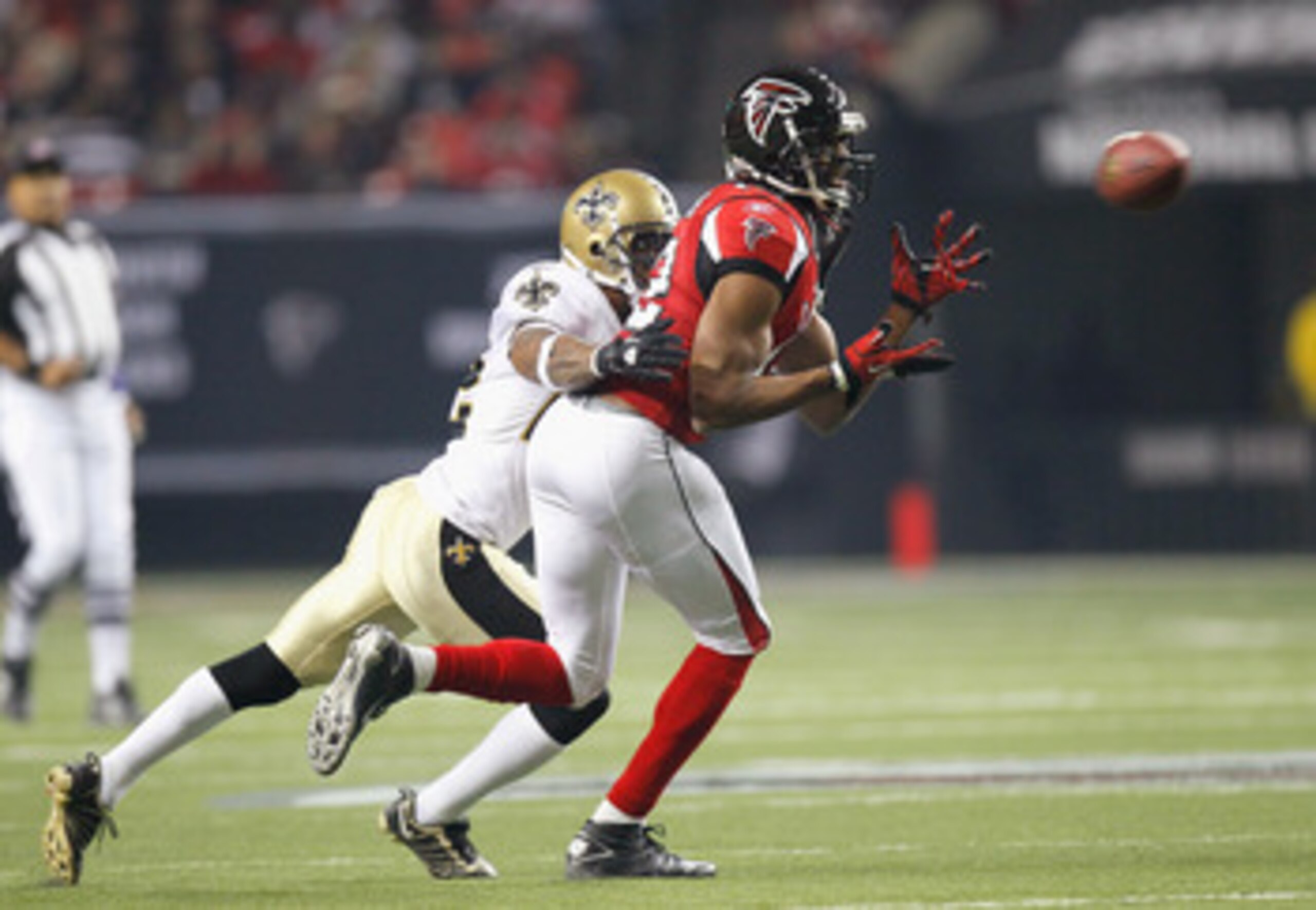 ATLANTA, GA - DECEMBER 27:  Michael Jenkins #12 of the Atlanta Falcons reaches for a pass in front of Tracy Porter #22 of the New Orleans Saints at Georgia Dome on December 27, 2010 in Atlanta, Georgia.  (Photo by Kevin C. Cox/Getty Images)