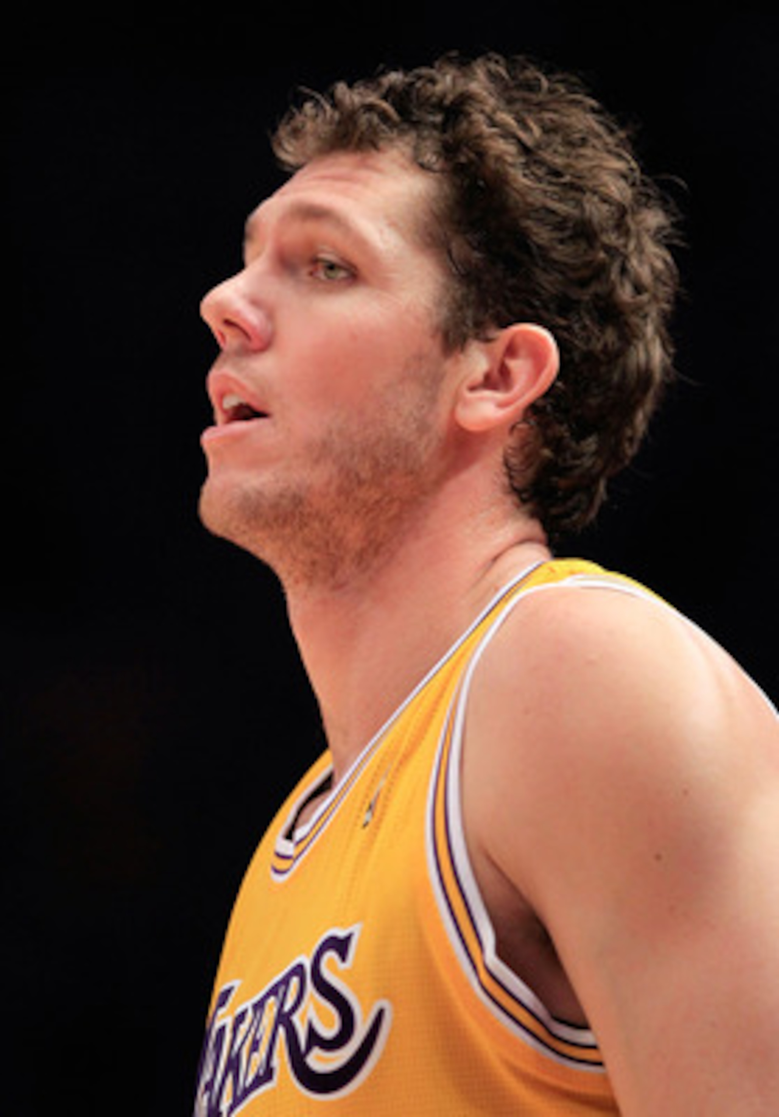 NEW YORK, NY - FEBRUARY 11: Luke Walton #4 of the Los Angeles Lakers on the court against the New York Knicks at Madison Square Garden on February 11, 2011 in New York City. NOTE TO USER: User expressly acknowledges and agrees that, by downloading and/or 