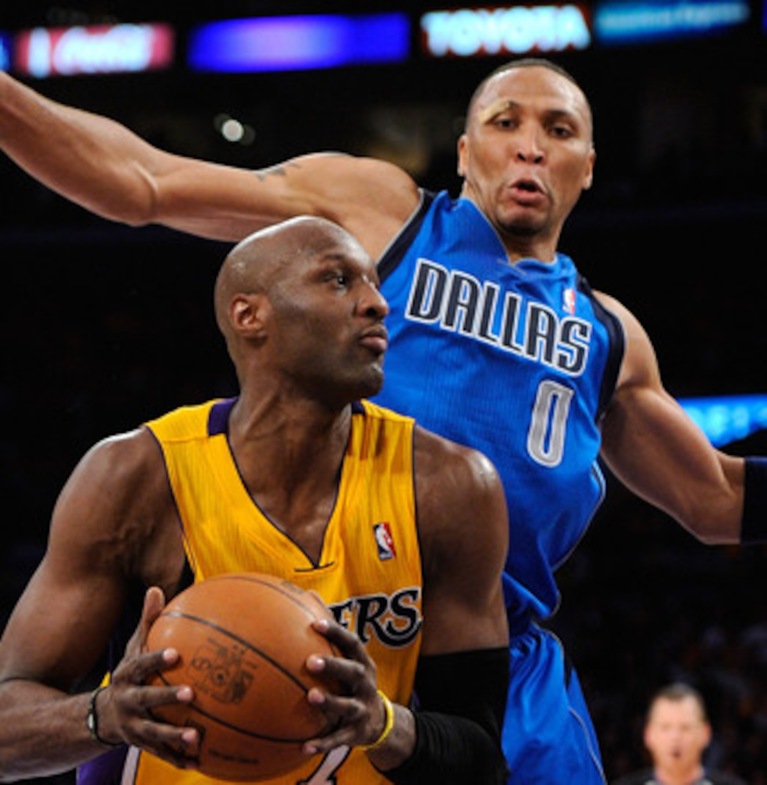 LOS ANGELES, CA - MAY 02:  Lamar Odom #7 of the Los Angeles Lakers drives to the basket as he is guarded by Shawn Marion #0 of the Dallas Mavericks from behind in the second quarter in Game One of the Western Conference Semifinals in the 2011 NBA Playoffs