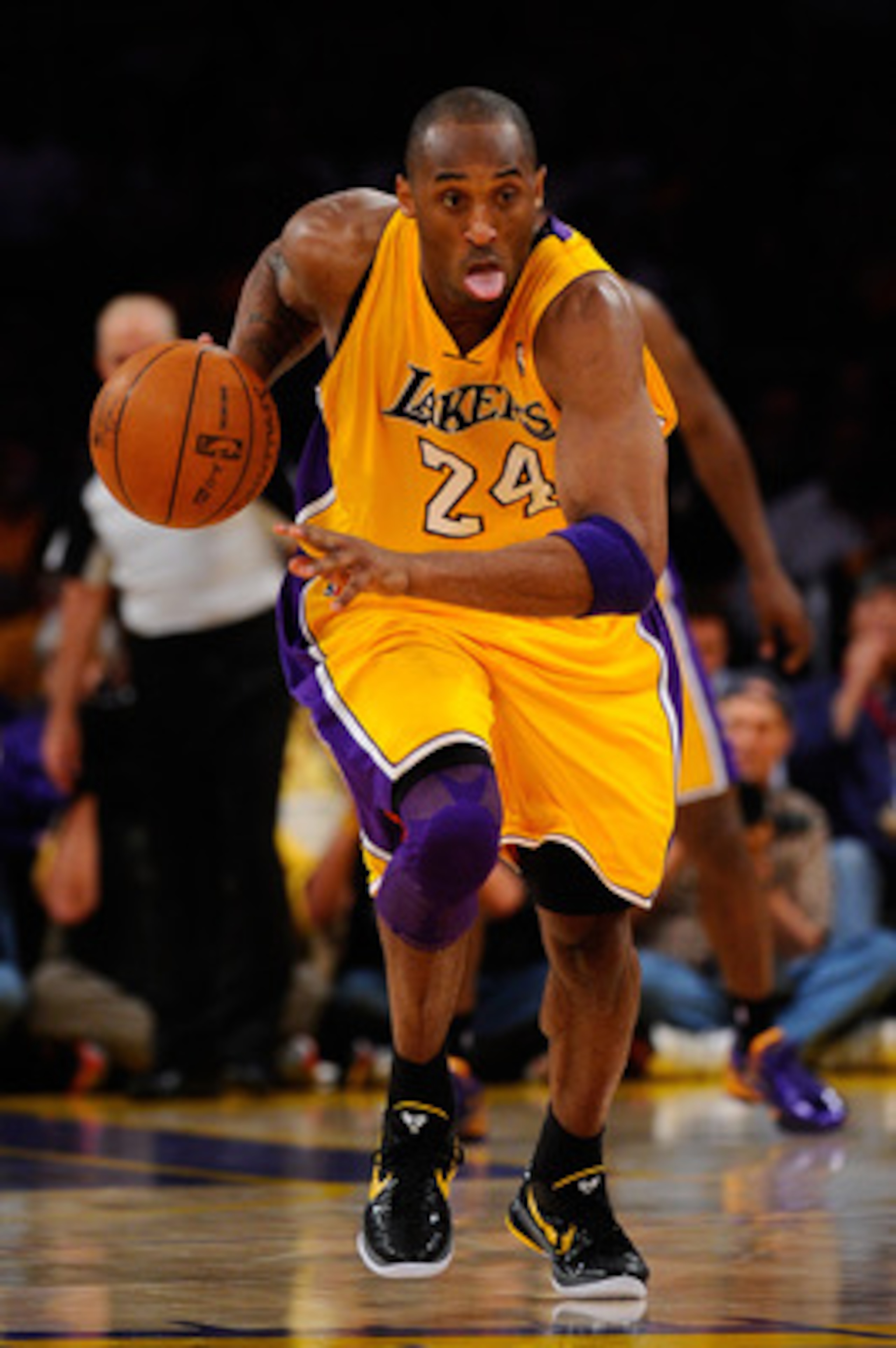 LOS ANGELES, CA - MAY 04:  Kobe Bryant #24 of the Los Angeles Lakers moves the ball against the Dallas Mavericks in Game Two of the Western Conference Semifinals in the 2011 NBA Playoffs at Staples Center on May 4, 2011 in Los Angeles, California. NOTE TO