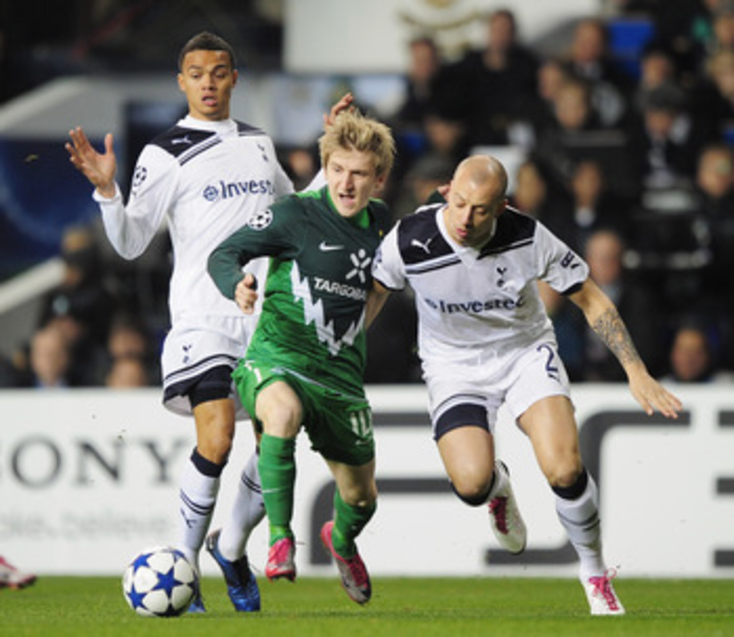 LONDON, ENGLAND - NOVEMBER 24: Marko Marin of Werder Bremen is closed down by Alan Hutton (R) and Jermaine Jenas of Tottenham Hotspur during the UEFA Champions League Group A match between Tottenham Hotspur and SV Werder Bremen at White Hart Lane on Novem