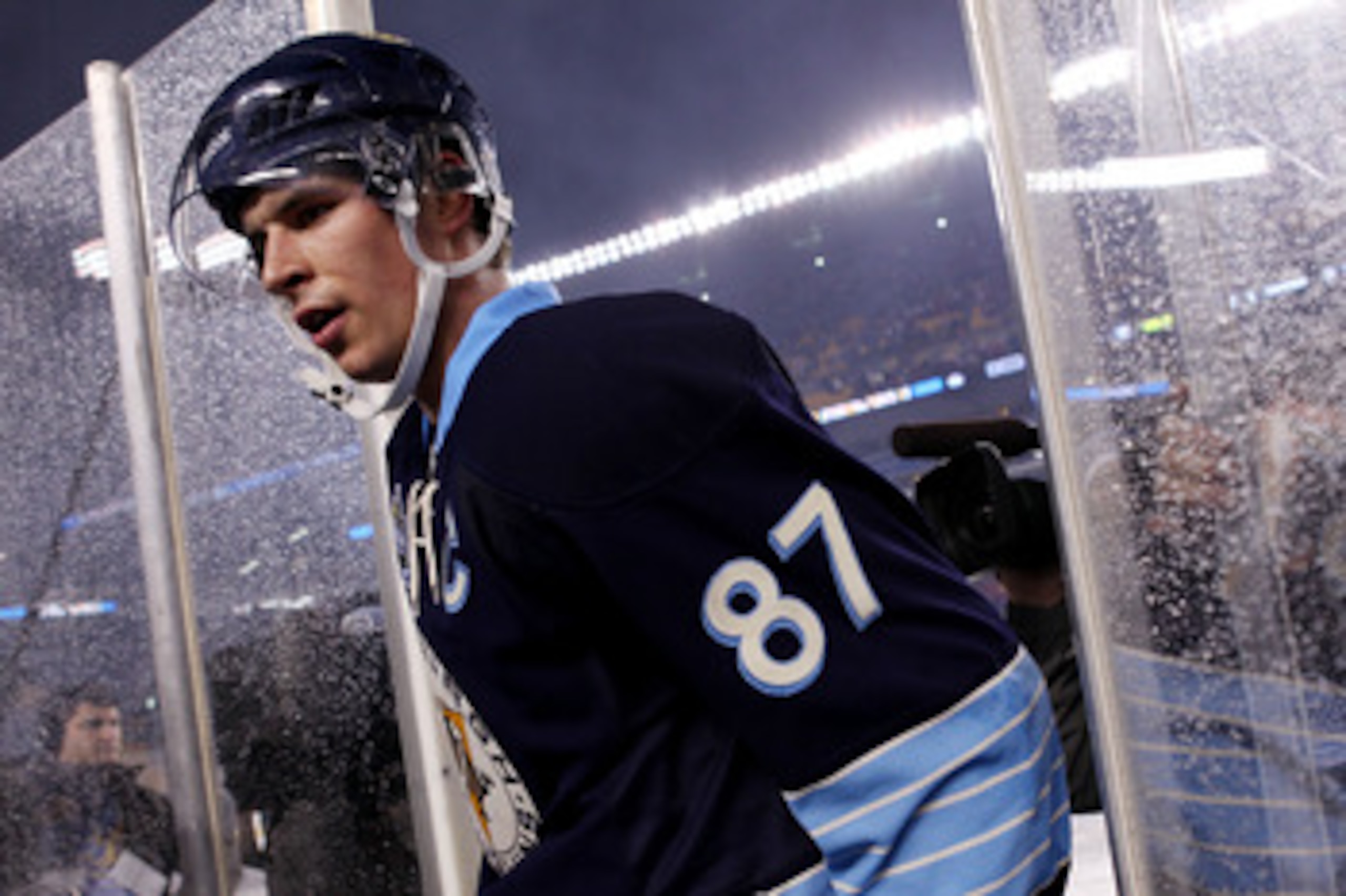 PITTSBURGH, PA - JANUARY 01: Sidney Crosby #87 of the Pittsburgh Penguins walks off the ice after being defeated 3-1 by the Washington Capitals during the 2011 NHL Bridgestone Winter Classic at Heinz Field on January 1, 2011 in Pittsburgh, Pennsylvania. PITTSBURGH, PA - JANUARY 01: Sidney Crosby #87 of the Pittsburgh Penguins walks off the ice after being defeated 3-1 by the Washington Capitals during the 2011 NHL Bridgestone Winter Classic at Heinz Field on January 1, 2011 in Pittsburgh, Pennsylvania.