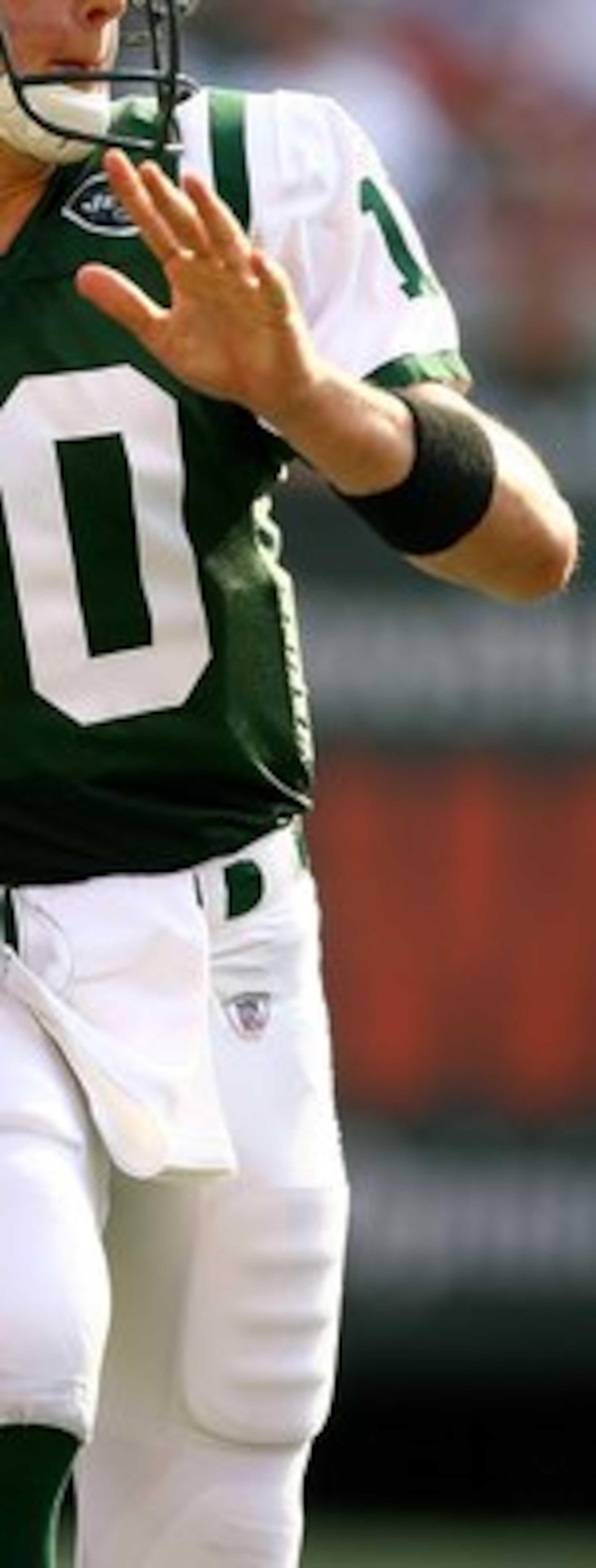 EAST RUTHERFORD, NJ - SEPTEMBER 17:  Quarterback Chad Pennington #10 of the New York Jets runs before passing the ball during the first quarter of the game against the New England Patriots on September 17, 2006 at Giants Stadium in East Rutherford, New Je