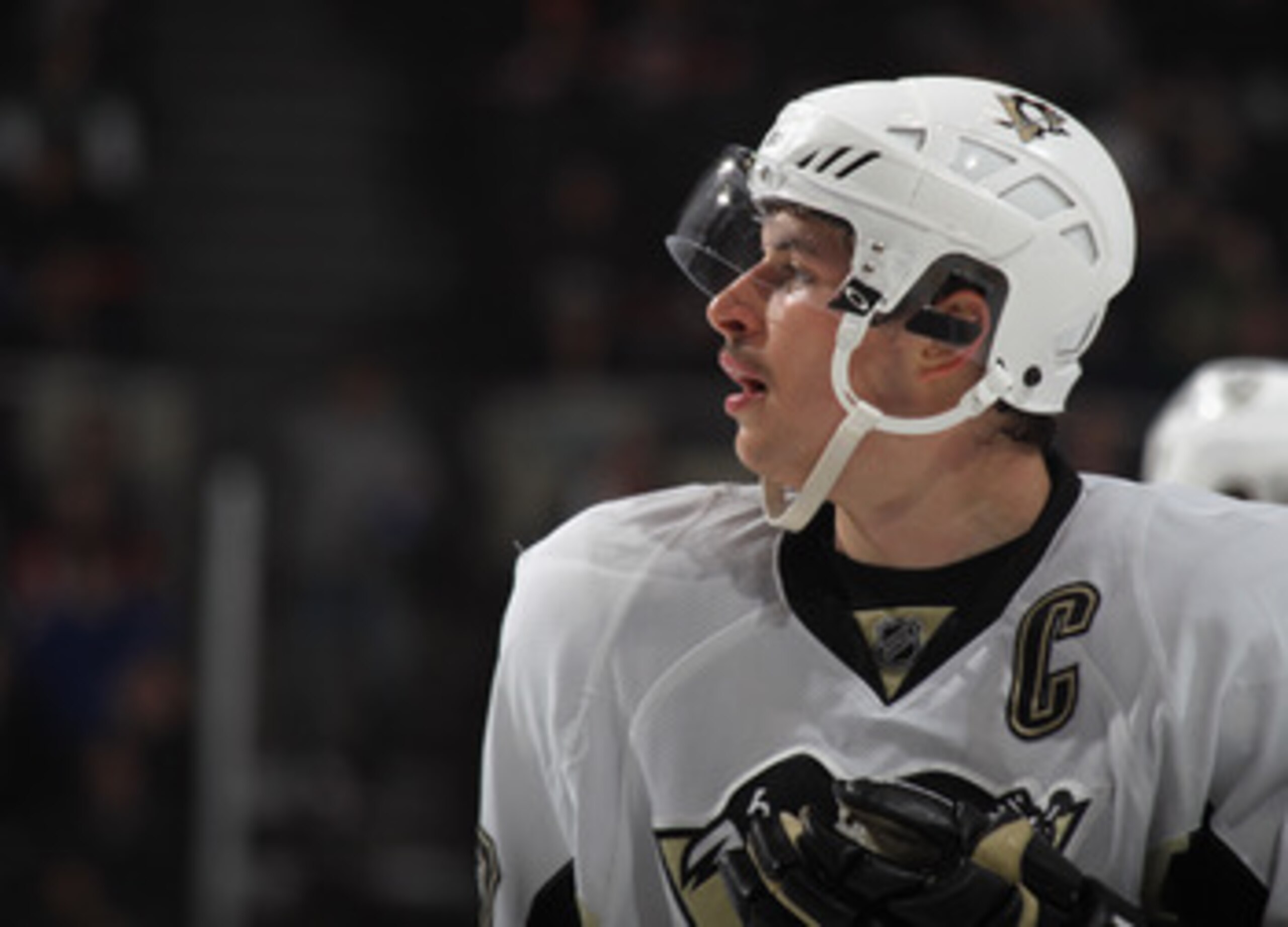 UNIONDALE, NY - DECEMBER 29: Sidney Crosby #87 of the Pittsburgh Penguins skates against the New York Islanders at the Nassau Coliseum on December 29, 2010 in Uniondale, New York. (Photo by Bruce Bennett/Getty Images) UNIONDALE, NY - DECEMBER 29: Sidney Crosby #87 of the Pittsburgh Penguins skates against the New York Islanders at the Nassau Coliseum on December 29, 2010 in Uniondale, New York. (Photo by Bruce Bennett/Getty Images)