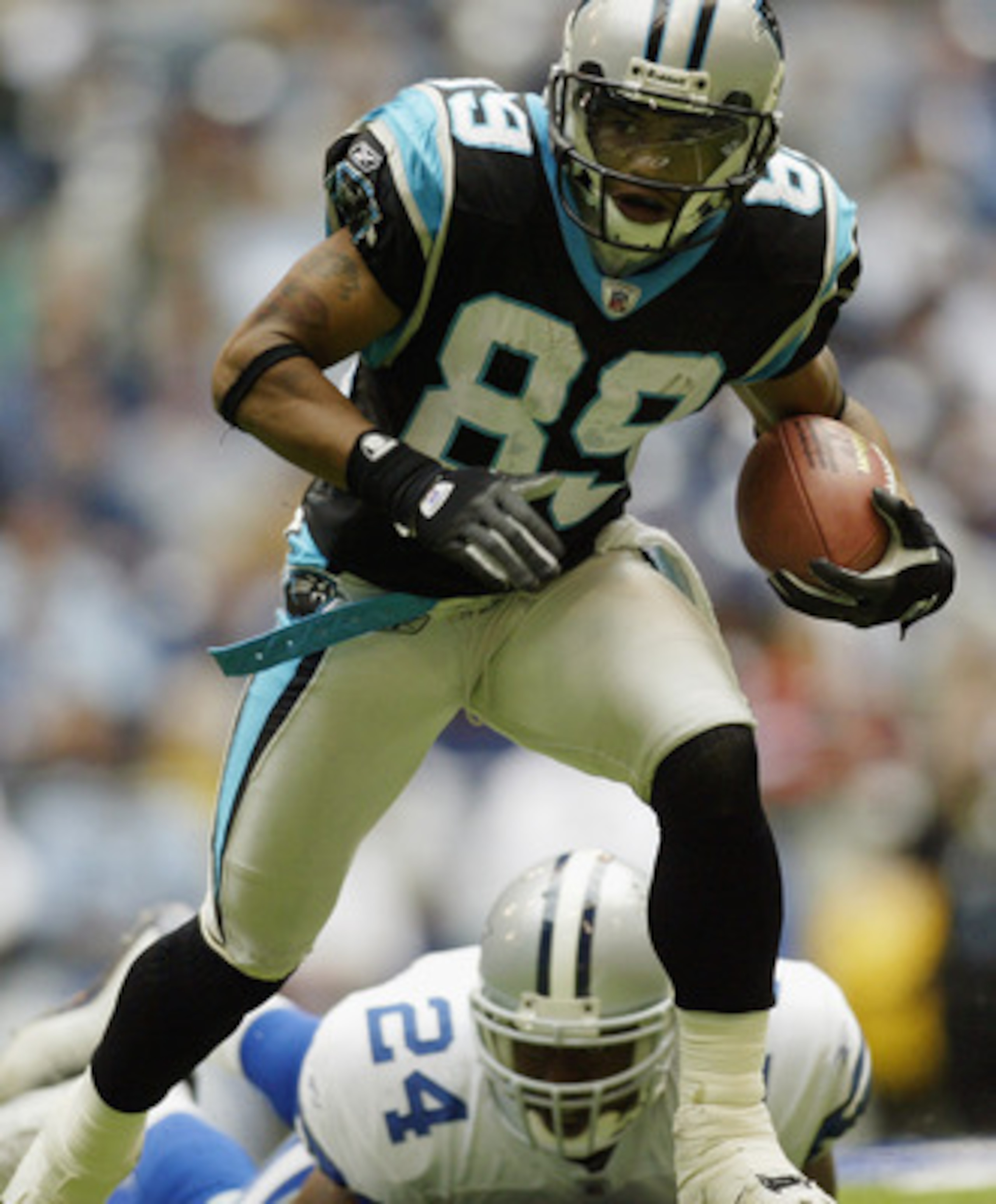 IRVING, TEXAS - OCTOBER 13:  Wide receiver Steve Smith #89 of the Carolina Panthers runs with the ball during the NFL game against the Dallas Cowboys at Texas Stadium on October 13, 2002 in Irving, Texas.   The Cowboys defeated the Panthers 14-13.  (Photo
