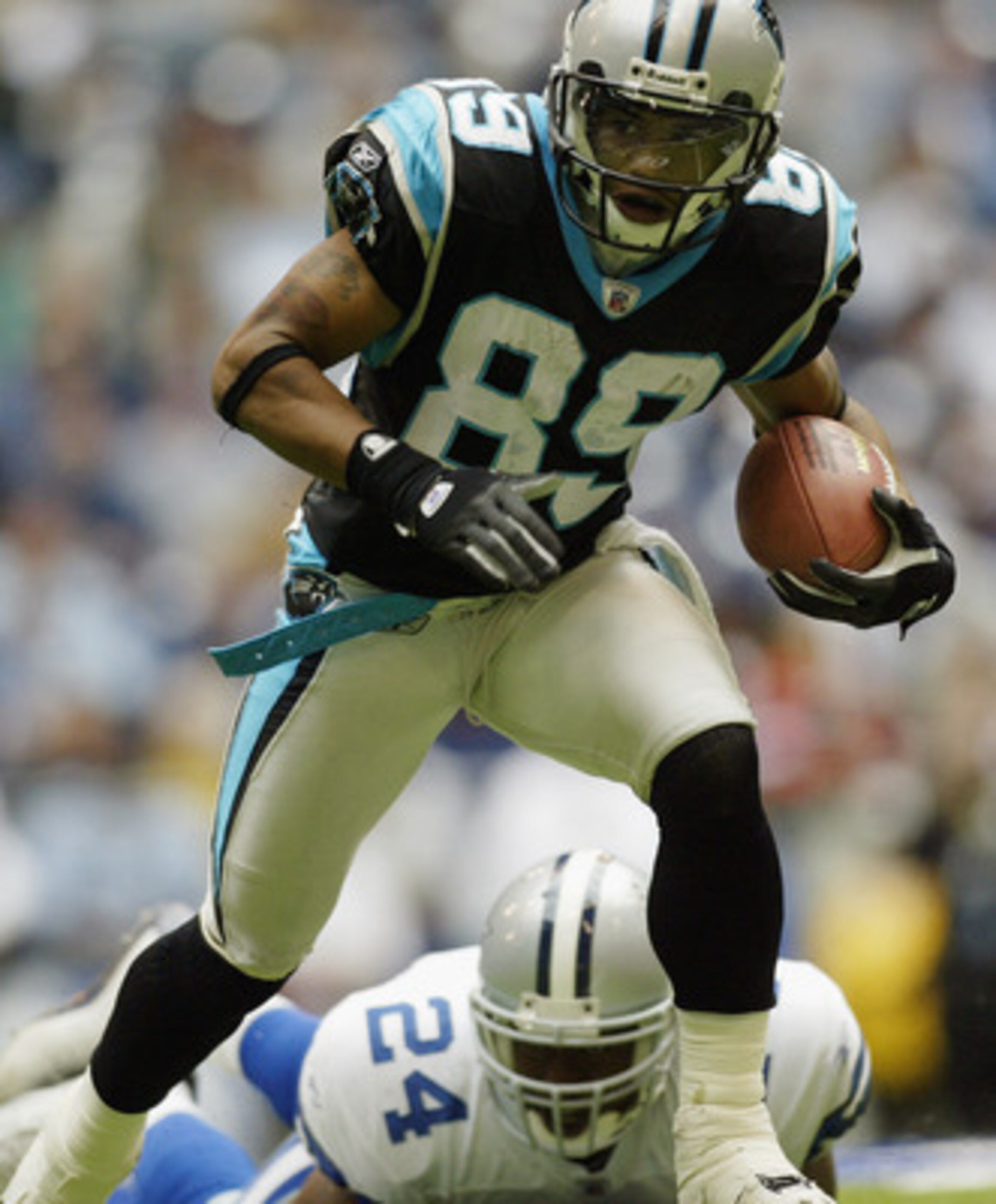 IRVING, TEXAS - OCTOBER 13:  Wide receiver Steve Smith #89 of the Carolina Panthers runs with the ball during the NFL game against the Dallas Cowboys at Texas Stadium on October 13, 2002 in Irving, Texas.   The Cowboys defeated the Panthers 14-13.  (Photo