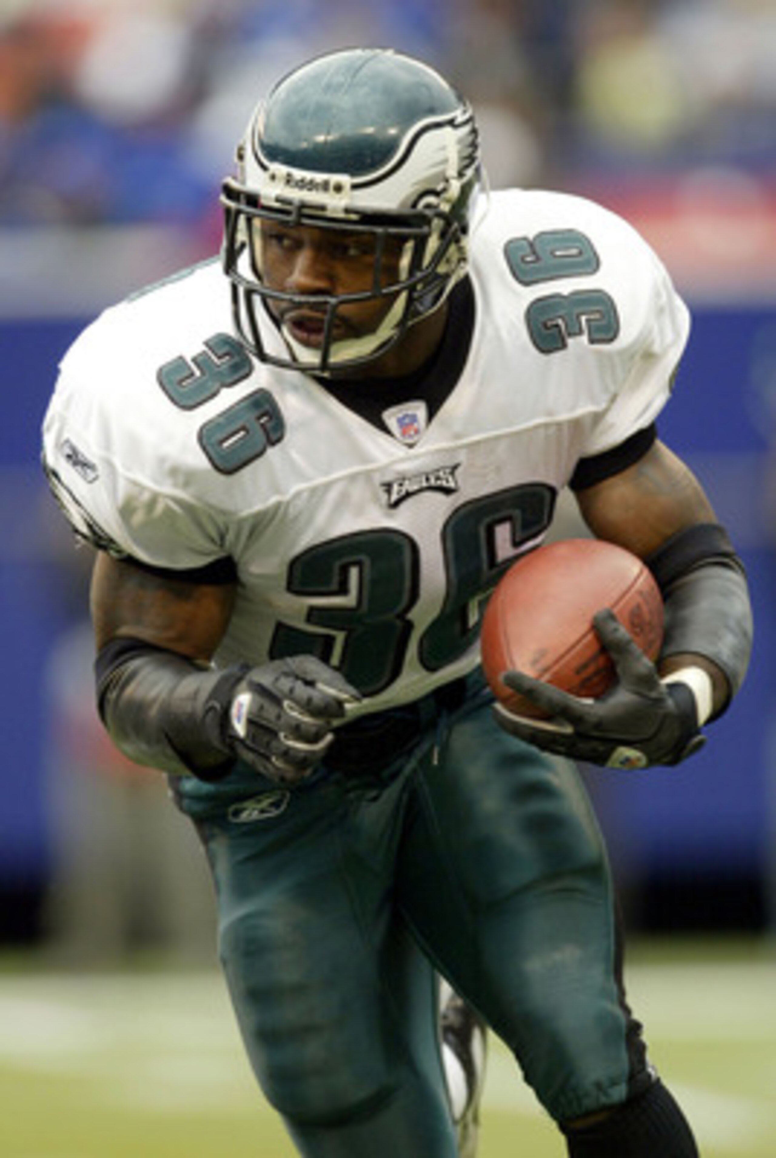 EAST RUTHERFORD, NJ - OCTOBER 19:  Brian Westbrook #36 of the Philadelphia Eagles rushes against the New York Giants at Giants Stadium on October 19, 2003 in East Rutherford, New Jersey. The Eagles defeated the Giants 14-10.  (Photo by Chris Trotman/Getty