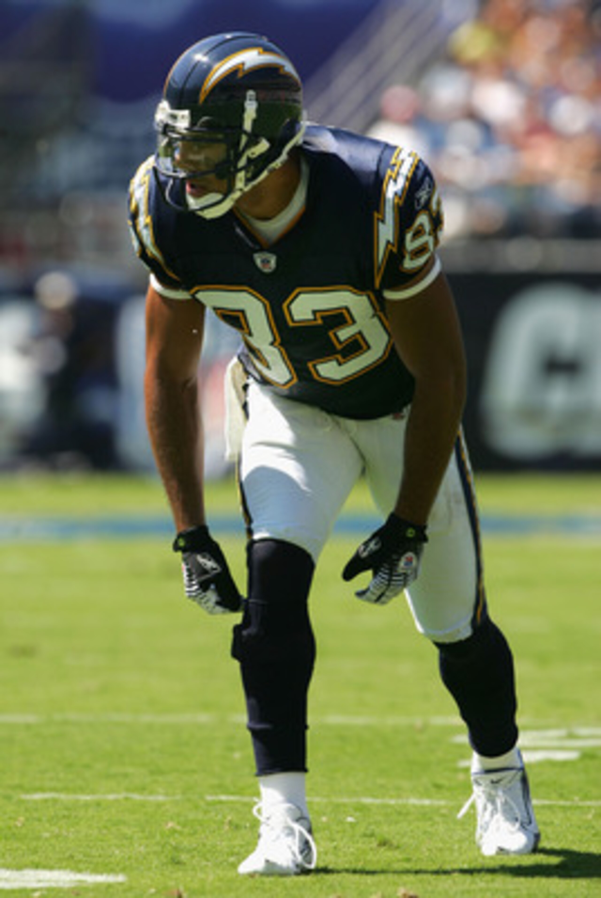 SAN DIEGO - SEPTEMBER 17:  Vincent Jackson #83 of the San Diego Chargers in action during the NFL game against the Tennessee Titans held on September 17, 2006 at Qualcomm Stadium in San Diego, California. The Chargers defeated the Titans 40-7.  (Photo by