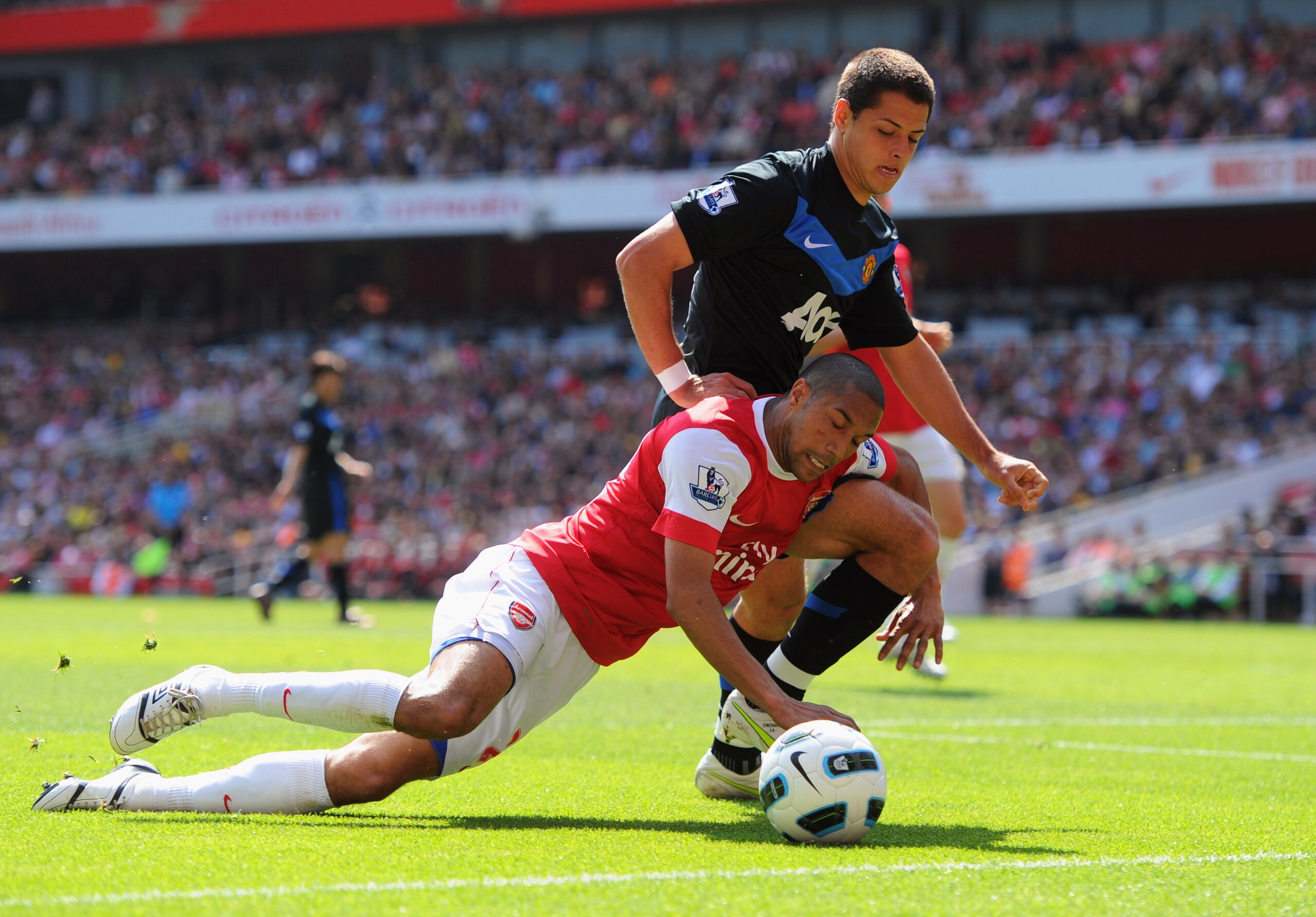 LONDON, ENGLAND - MAY 01:  Gael Clichy of Arsenal battlea with Javier Hernandez of Manchester United during the Barclays Premier League match between Arsenal and Manchester United at the Emirates Stadium on May 1, 2011 in London, England.  (Photo by Mike