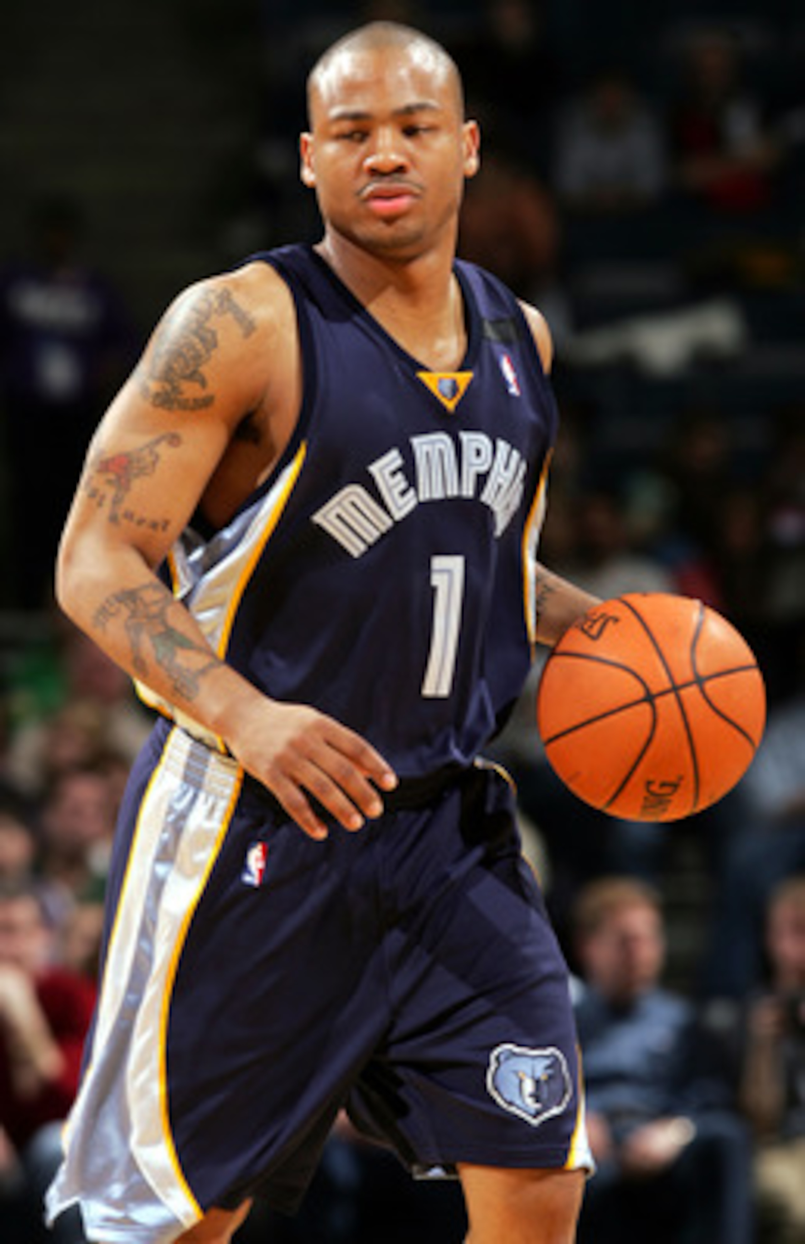 MILWAUKEE, WI - APRIL 1:  Antonio Burks #1 of the Memphis Grizzlies drives against the Milwaukee Bucks during the game on April 1, 2005 at Bradley Center in Milwaukee, Wisconsin. The Grizzlies defeated the Bucks 93-82. NOTE TO USER: User expressly acknowl