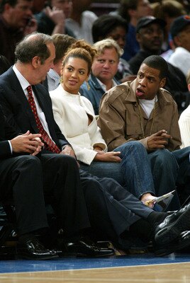 NEW YORK - APRIL 14:  (L-R) Singer Beyonce and rapper Jay-Z talk with former Knicks player Senator Bill Bradley at the New York Knicks v Cleveland Cavaliers game at Madison Square Garden on April 14, 2004 in New York City.   (Photo by Ray Amati/Getty Imag