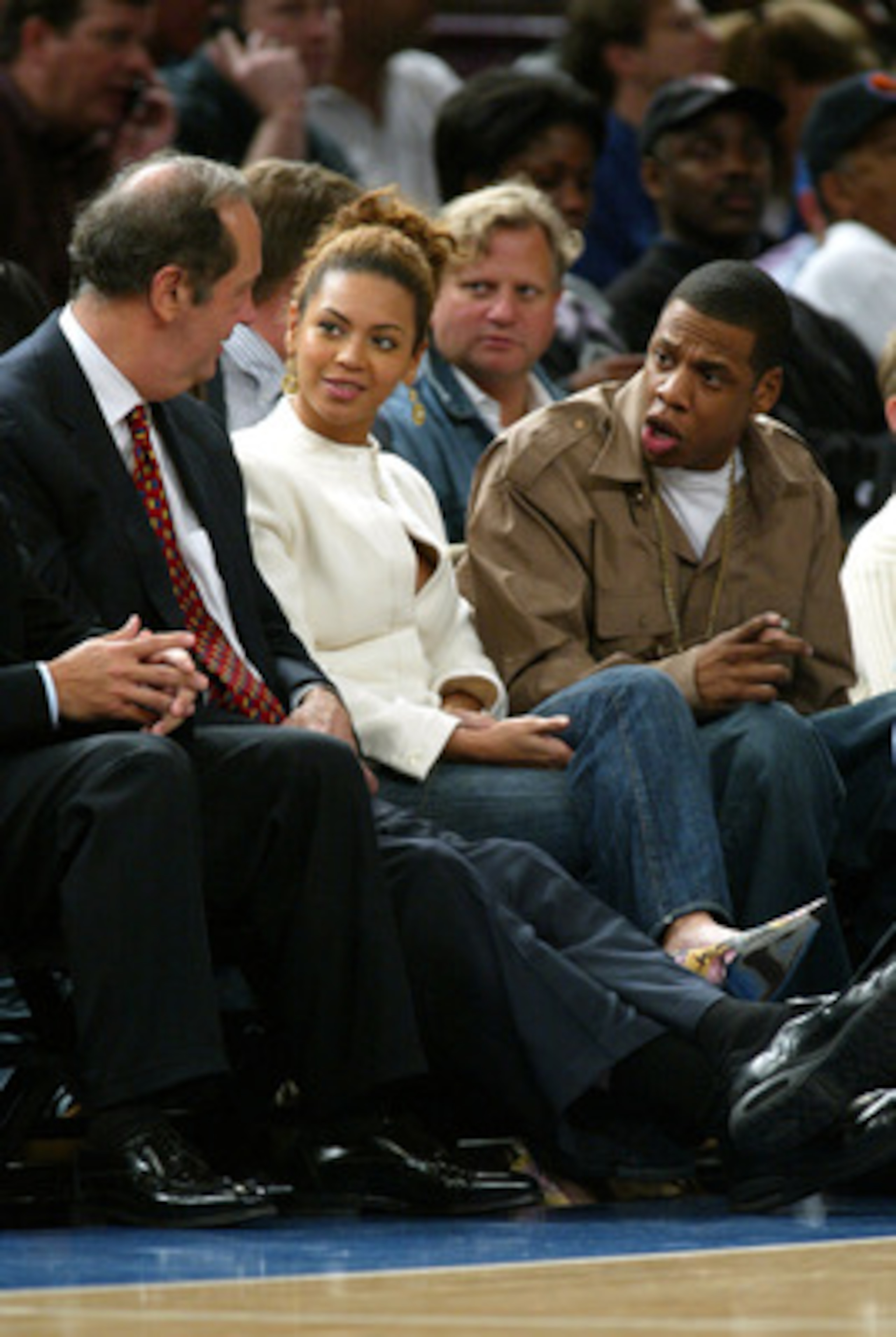 NEW YORK - APRIL 14:  (L-R) Singer Beyonce and rapper Jay-Z talk with former Knicks player Senator Bill Bradley at the New York Knicks v Cleveland Cavaliers game at Madison Square Garden on April 14, 2004 in New York City.   (Photo by Ray Amati/Getty Imag