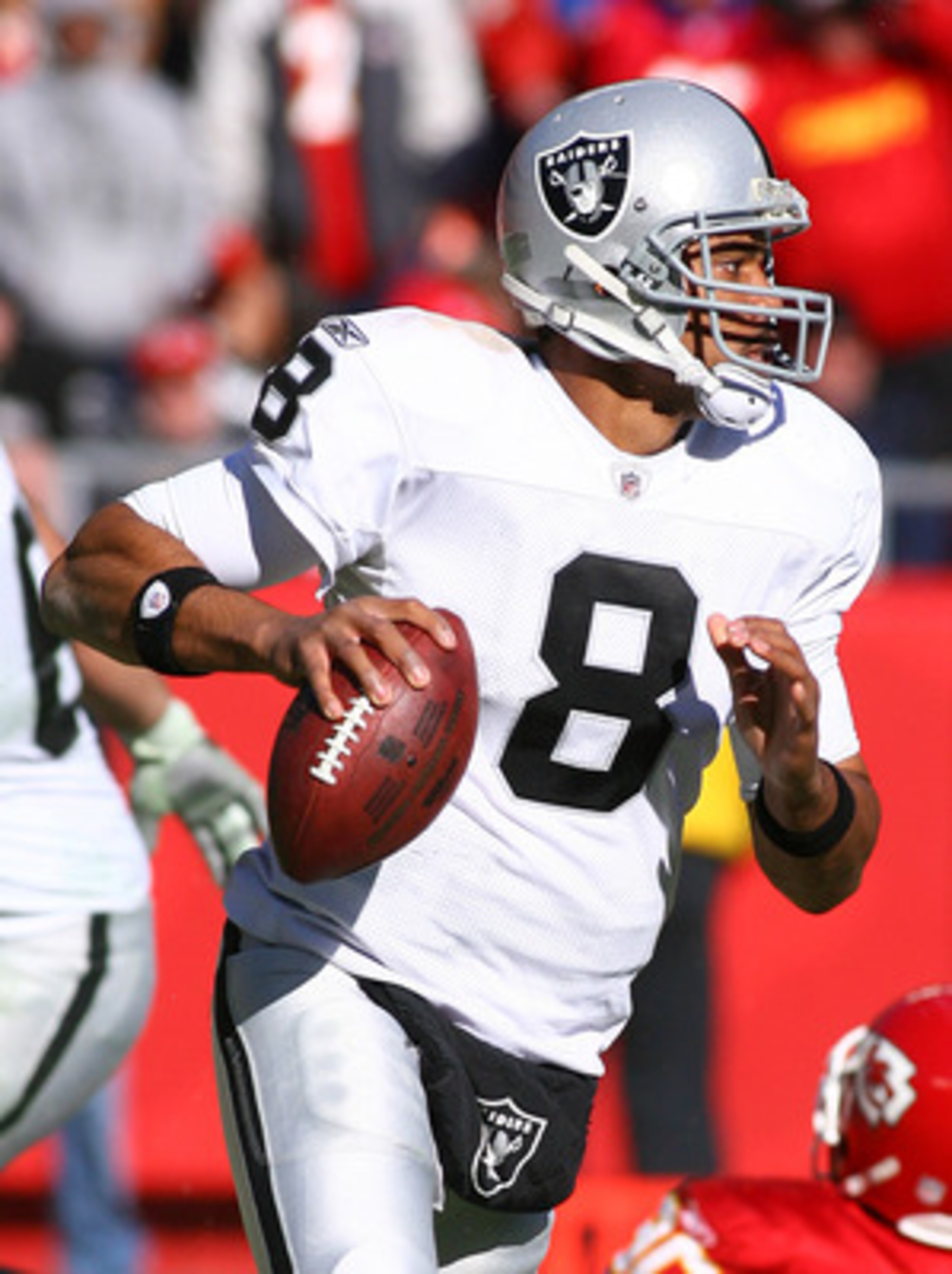 KANSAS CITY, MO - JANUARY 02: Quarterback Jason Campbell #8 of the Oakland Raiders drops back to pass in a game against the Kansas City Chiefs at Arrowhead Stadium on January 2, 2011 in Kansas City, Missouri. (Photo by Tim Umphrey/Getty Images) KANSAS CITY, MO - JANUARY 02: Quarterback Jason Campbell #8 of the Oakland Raiders drops back to pass in a game against the Kansas City Chiefs at Arrowhead Stadium on January 2, 2011 in Kansas City, Missouri. (Photo by Tim Umphrey/Getty Images)