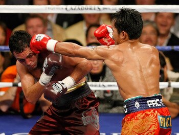 LAS VEGAS - DECEMBER 06:  Manny Pacquiao (R) hits Oscar De La Hoya in the fifth round of their welterweight bout at the MGM Grand Garden Arena December 6, 2008 in Las Vegas, Nevada.  (Photo by Ethan Miller/Getty Images)