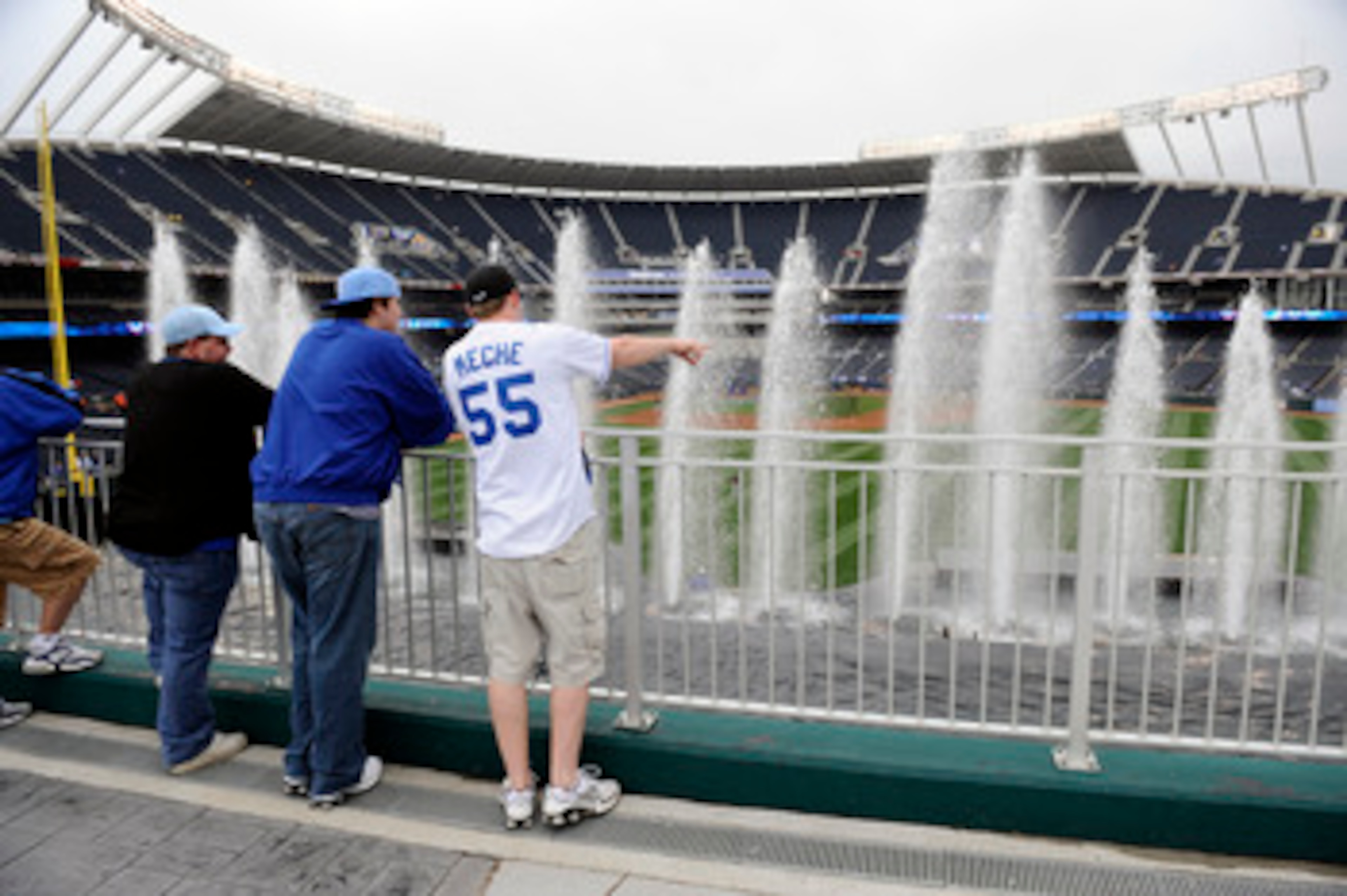KANSAS CITY, MO - APRIL 05: Fans of the Kansas City Royals watch the fountains as the Detroit Tigers take batting practice prior to the season-opener against the Kansas City Royals on April 5, 2010 at Kauffman Stadium in Kansas City, Missouri. (Photo by G
