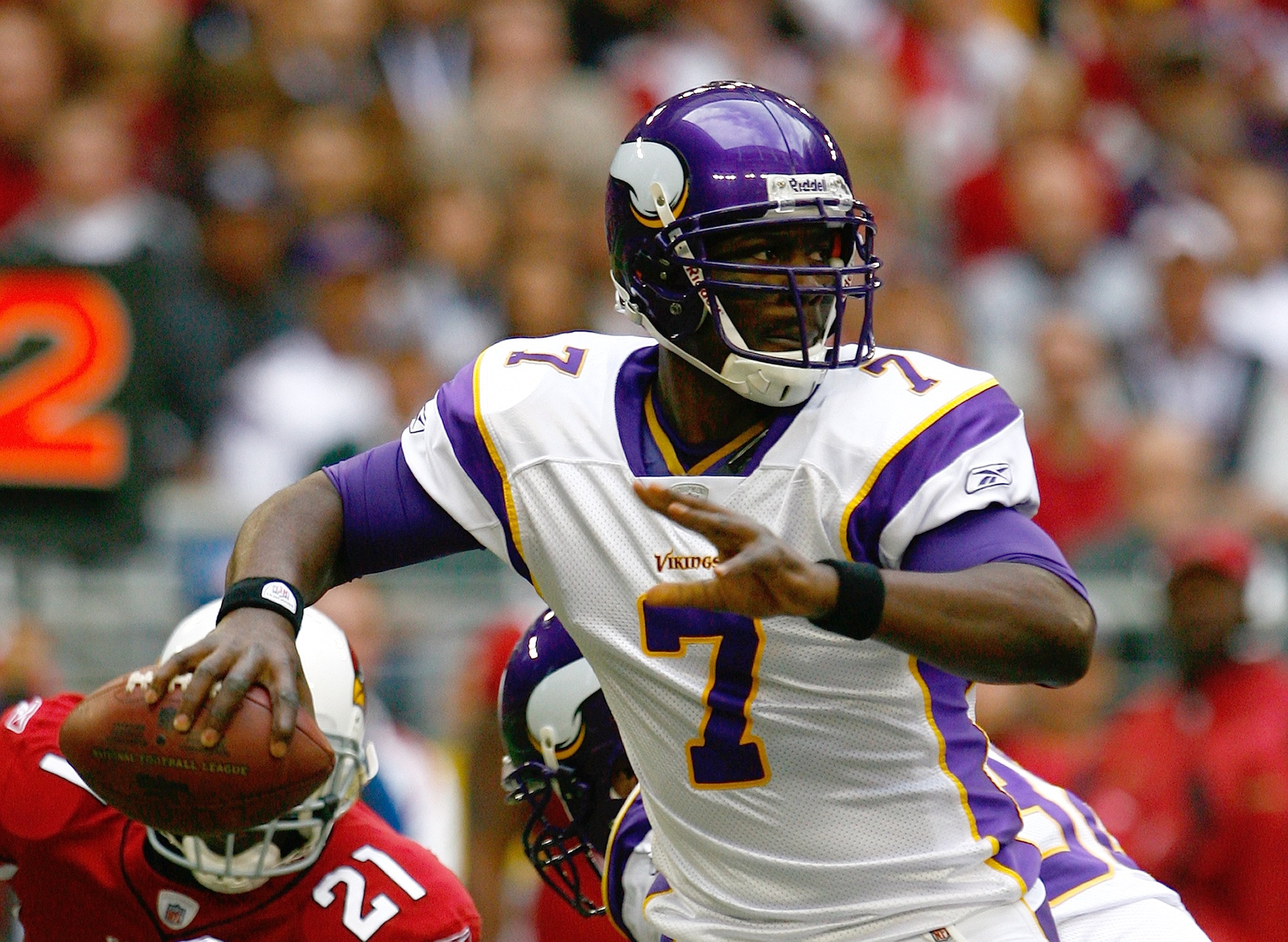 GLENDALE, AZ - DECEMBER 14:  Quarterback Tarvaris Jackson #7 of the Minnesota Vikings motions to pass the ball during their NFL game against the Arizona Cardinals at the University of Phoenix Stadium on December 14, 2008 in Glendale, Arizona. The Vikings