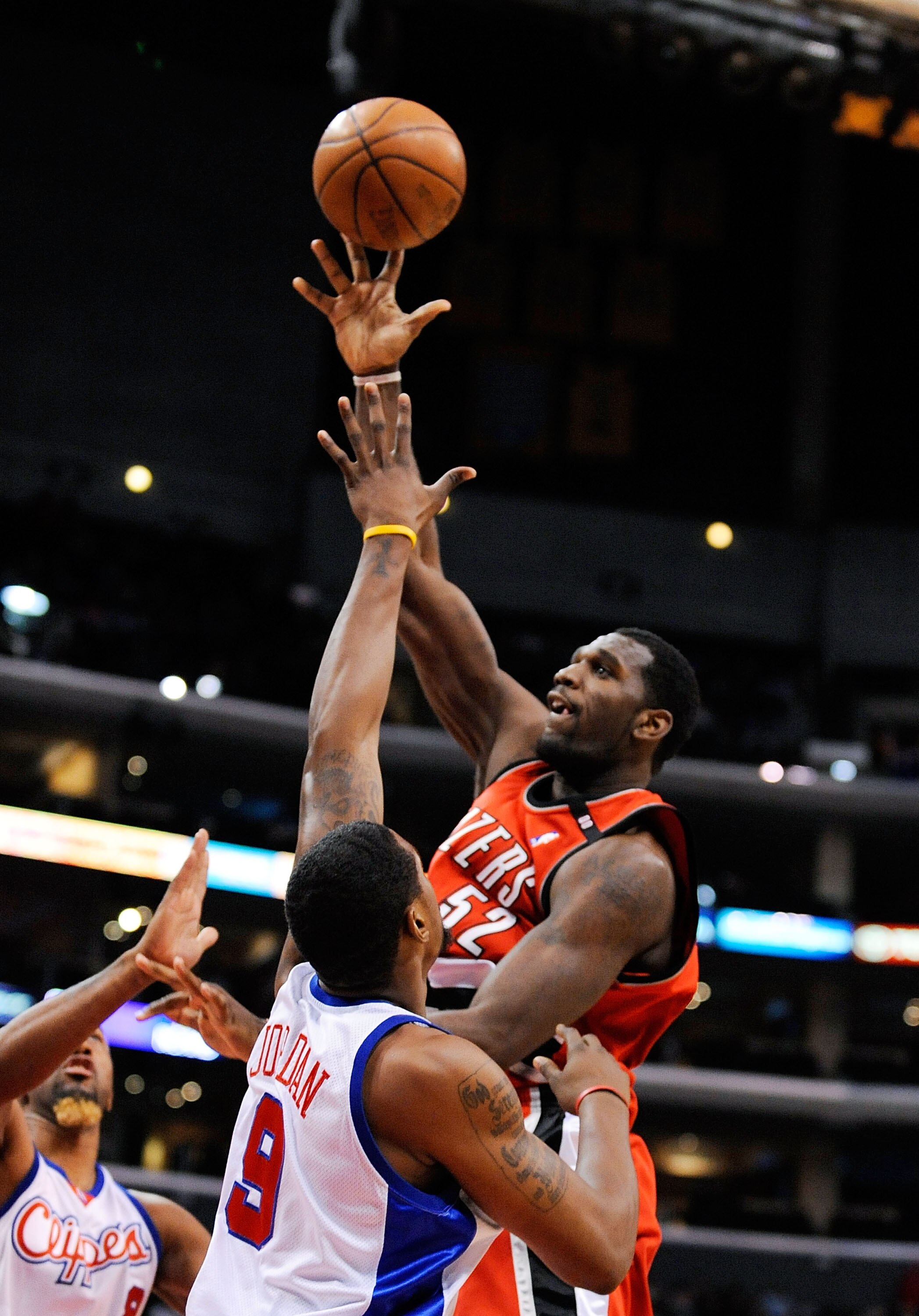 LOS ANGELES, CA - JANUARY 26:  Greg Oden #52 of the Portland Trail Blazers scores on a hook shot over DeAndre Jordan #9 of the Los Angeles Clippers during the first quarter at the Staples Center January 26, 2009 in Los Angeles, California. NOTE TO USER: U