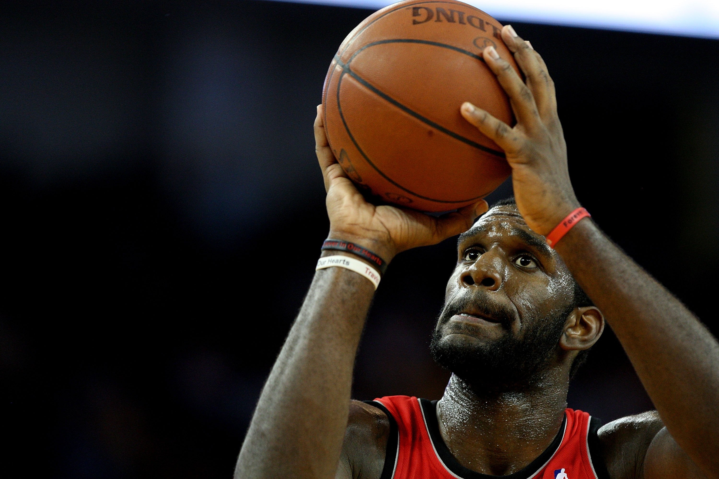 OAKLAND, CA - NOVEMBER 20:  Greg Oden #52 of the Portland Trail Blazers shoots against the Golden State Warriors during an NBA game at Oracle Arena on November 20, 2009 in Oakland, California.  (Photo by Jed Jacobsohn/Getty Images)