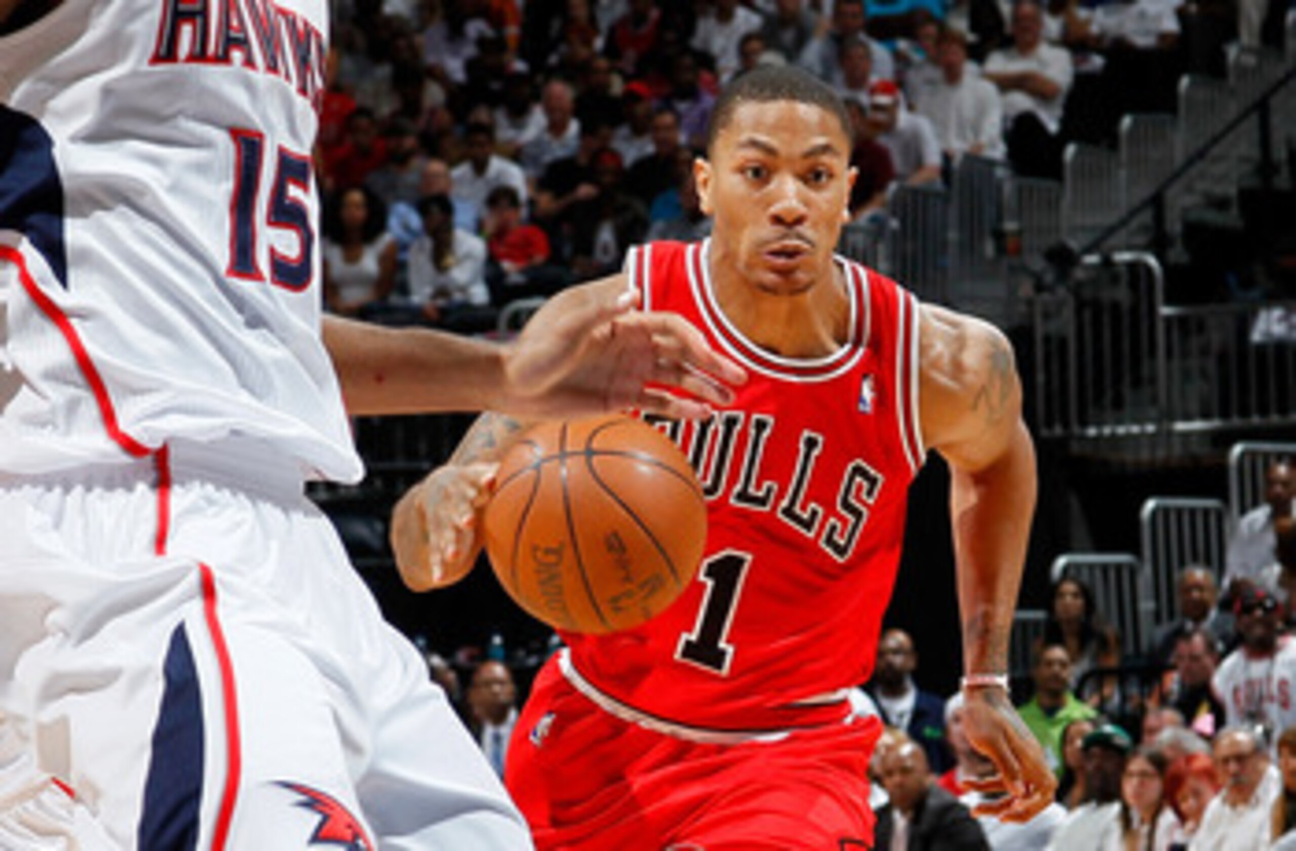 ATLANTA, GA - MAY 06:  Derrick Rose #1 of the Chicago Bulls drives against Al Horford #15 of the Atlanta Hawks in Game Three of the Eastern Conference Semifinals in the 2011 NBA Playoffs at Phillips Arena on May 6, 2011 in Atlanta, Georgia.  NOTE TO USER: