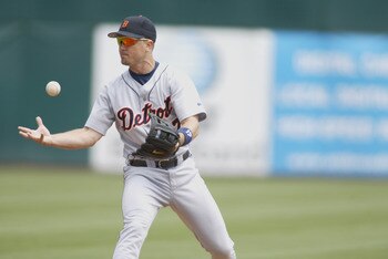 OAKLAND, CA - AUGUST 4:  Shortstop Shane Halter #17 of the Detroit Tigers bobbles the ball for one of his two errors during the MLB game against the Oakland Athletics on August 4, 2002 at the Network Associates Coliseum in Oakland, California. The A's won