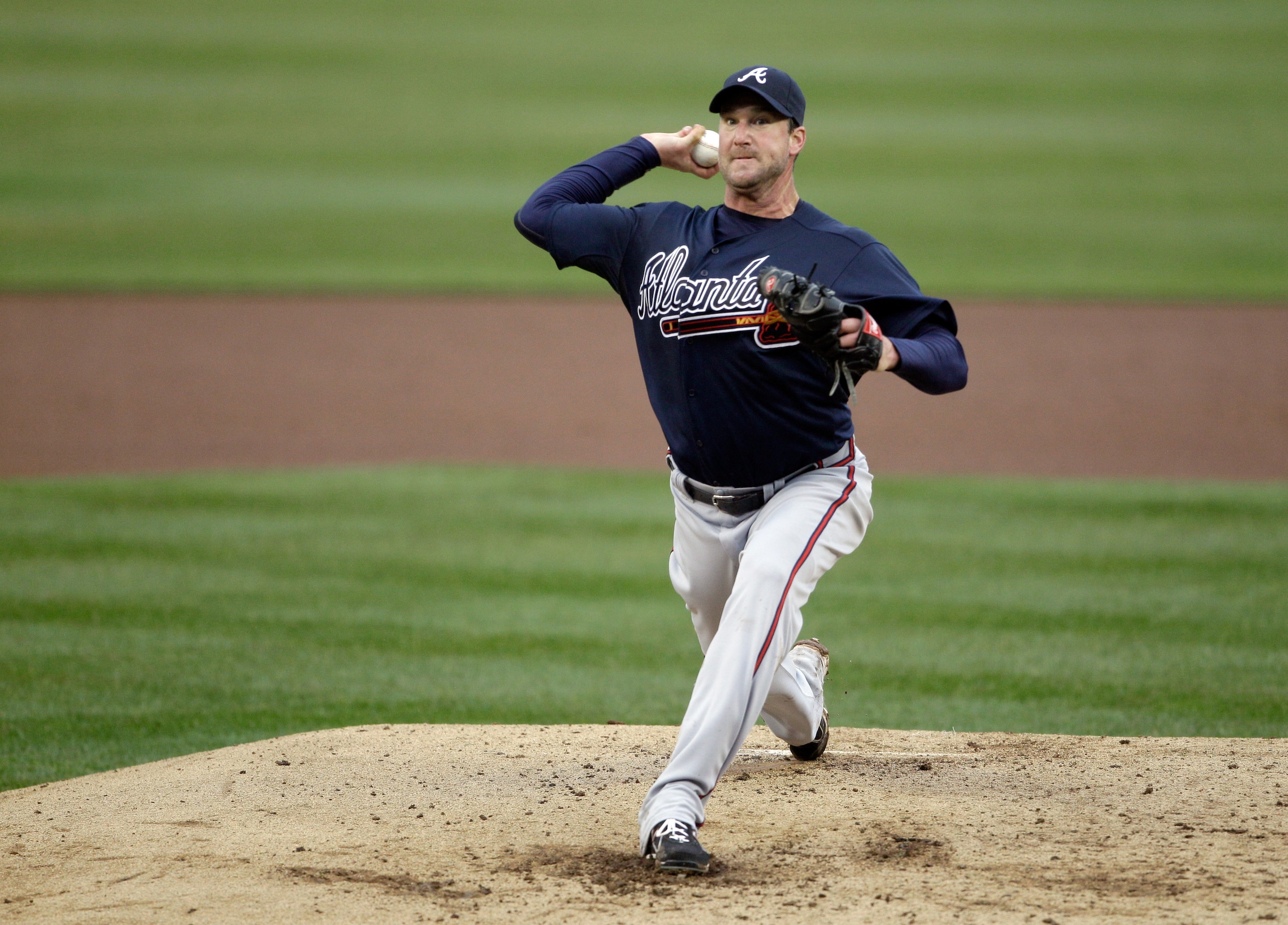 WASHINGTON, DC - MARCH 31: Starting pitcher Derek Lowe #32 of the Atlanta Braves pitches against the Washington Nationals at Nationals Park on March 31, 2011 in Washington, DC. (Photo by Rob Carr/Getty Images) WASHINGTON, DC - MARCH 31: Starting pitcher Derek Lowe #32 of the Atlanta Braves pitches against the Washington Nationals at Nationals Park on March 31, 2011 in Washington, DC. (Photo by Rob Carr/Getty Images)