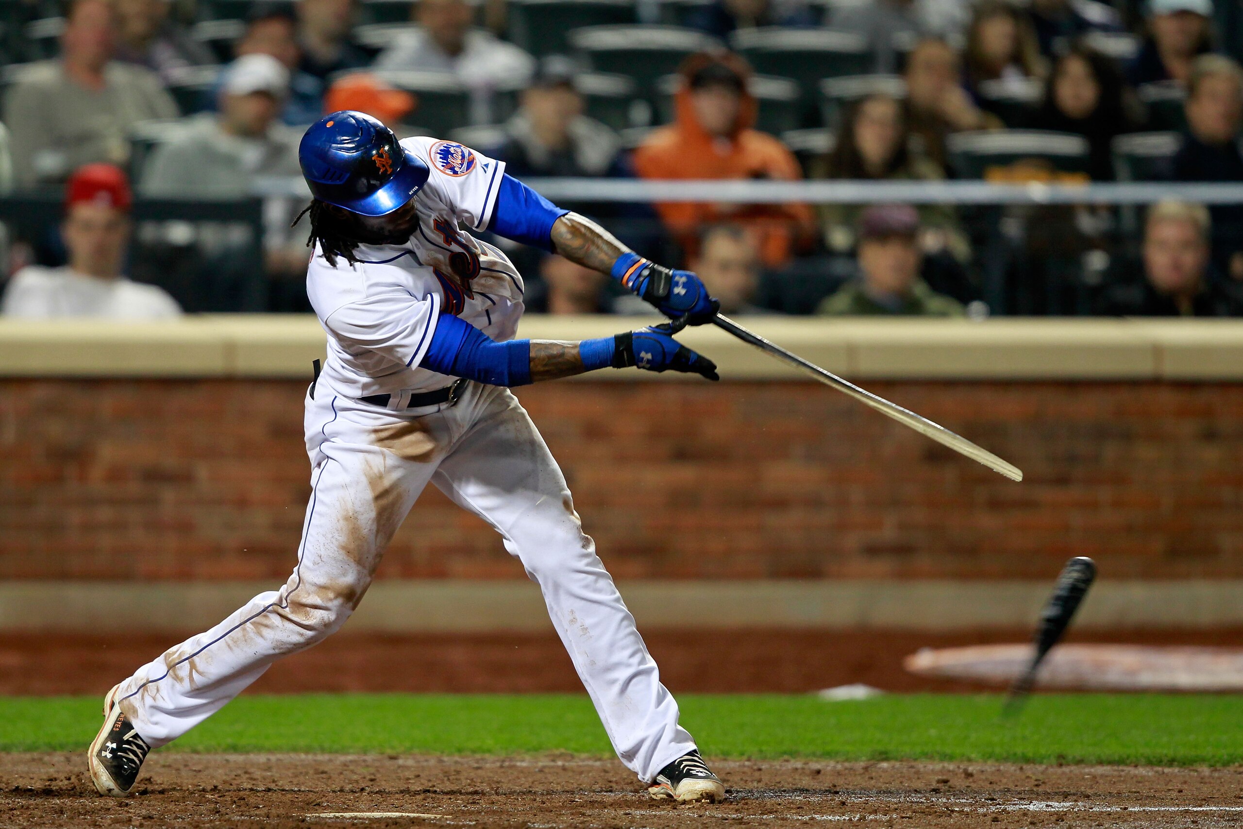 NEW YORK, NY - MAY 03: Jose Reyes #7 of the New York Mets breaks his bat on a single hit in the sixth inning to score Jason Pridie #20 against the San Francisco Giants at Citi Field on May 3, 2011 in the Flushing neighborhood of the Queens borough of New NEW YORK, NY - MAY 03: Jose Reyes #7 of the New York Mets breaks his bat on a single hit in the sixth inning to score Jason Pridie #20 against the San Francisco Giants at Citi Field on May 3, 2011 in the Flushing neighborhood of the Queens borough of New